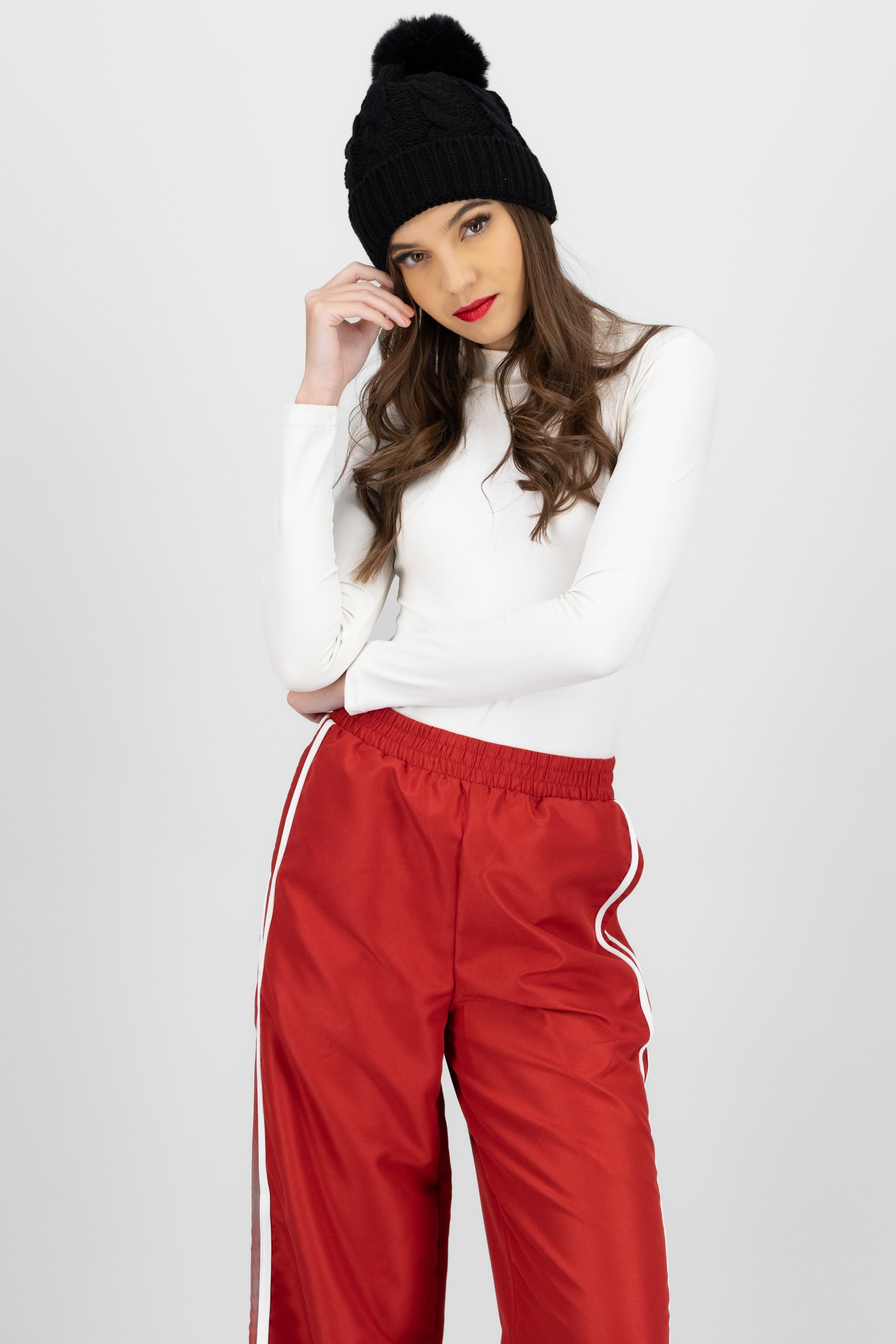 Gorro tejido trenzado pompón NEGRO