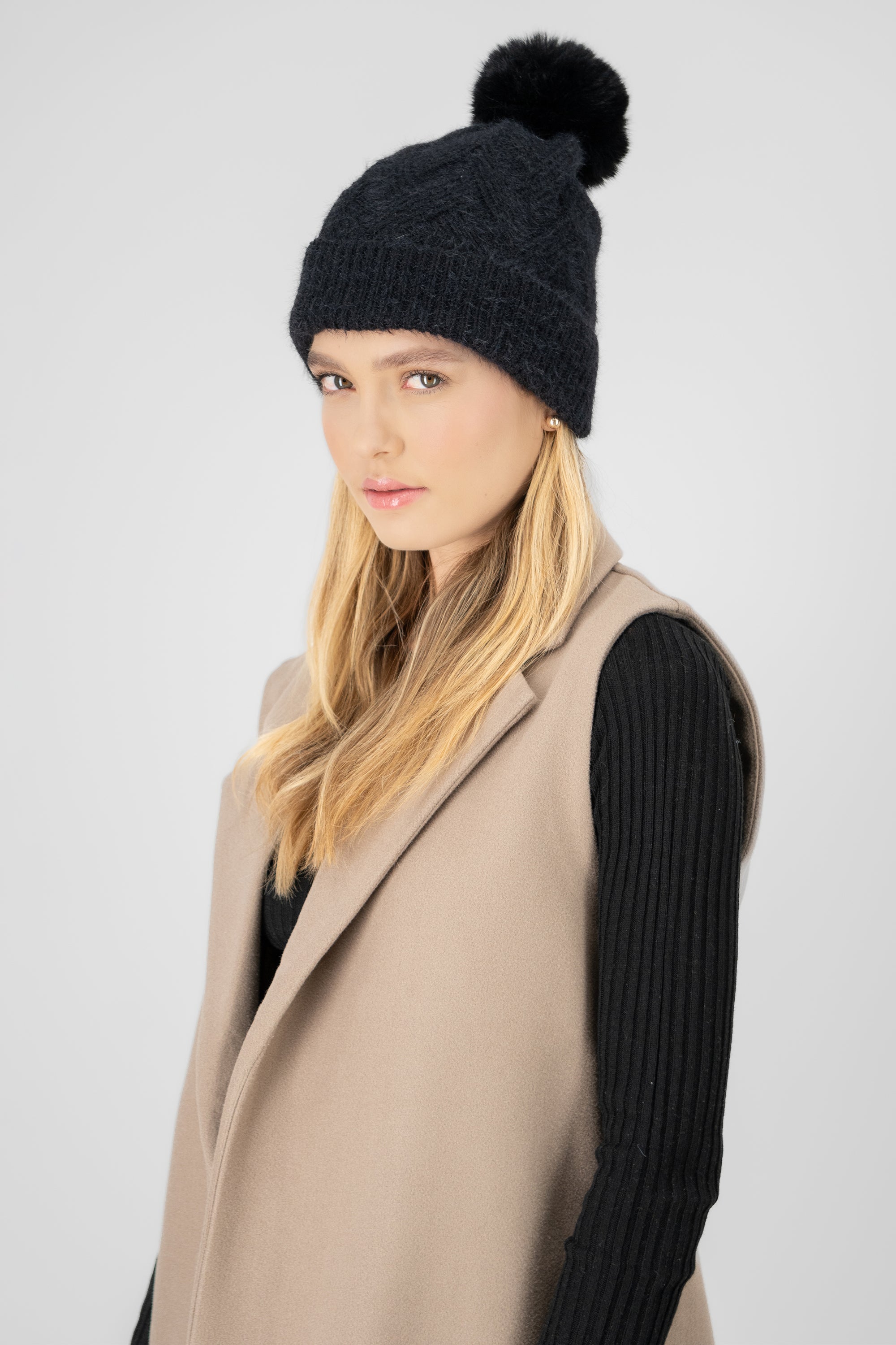 Gorro tejido pompón