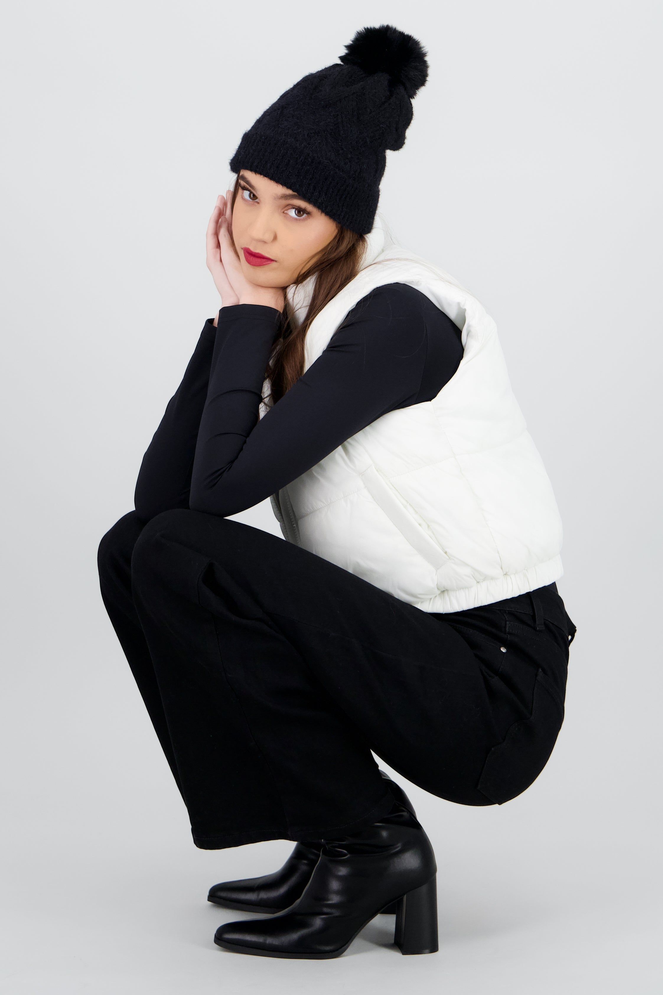 Beanie tejido pompón NEGRO