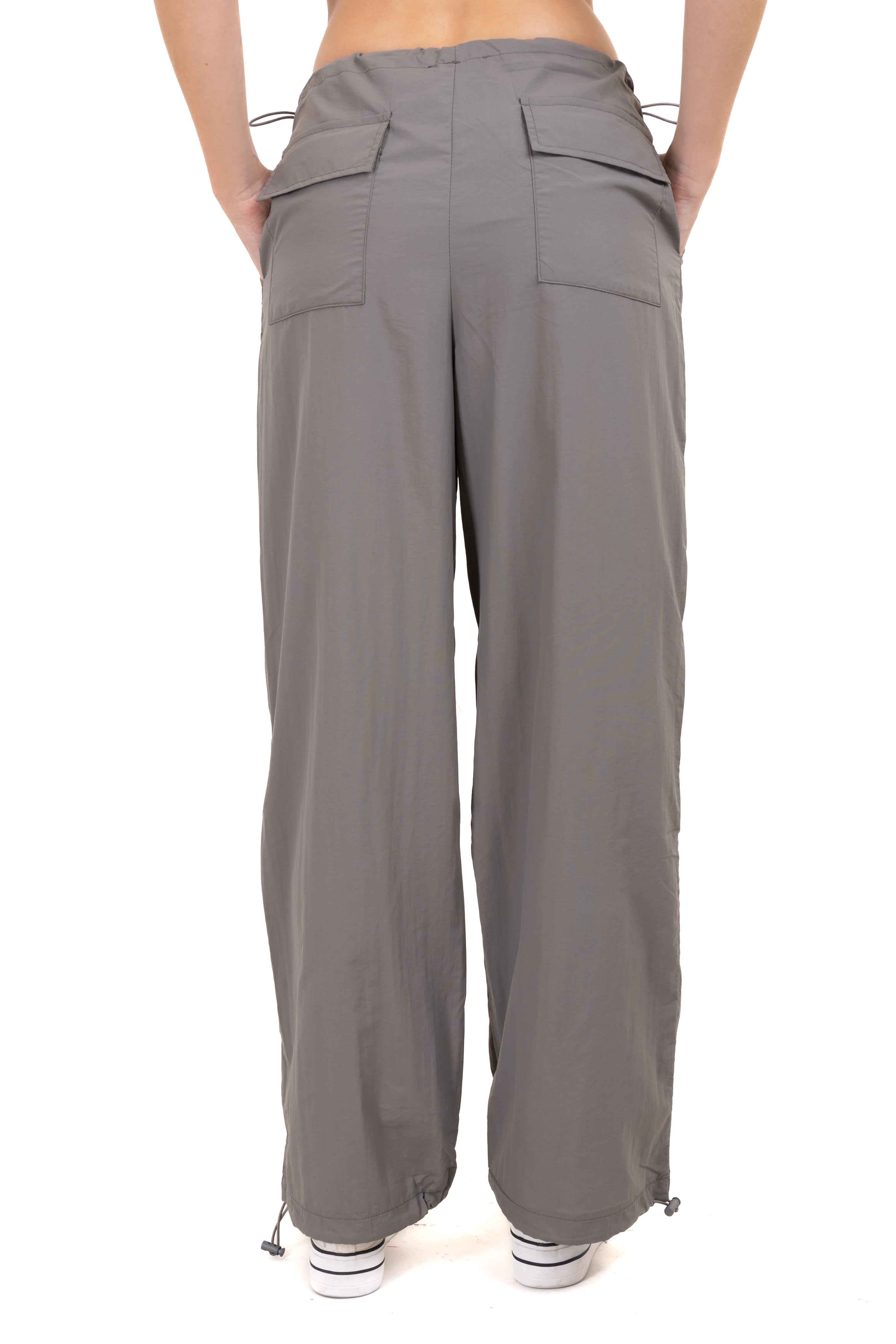 Pantalón parachute bolsas GRIS