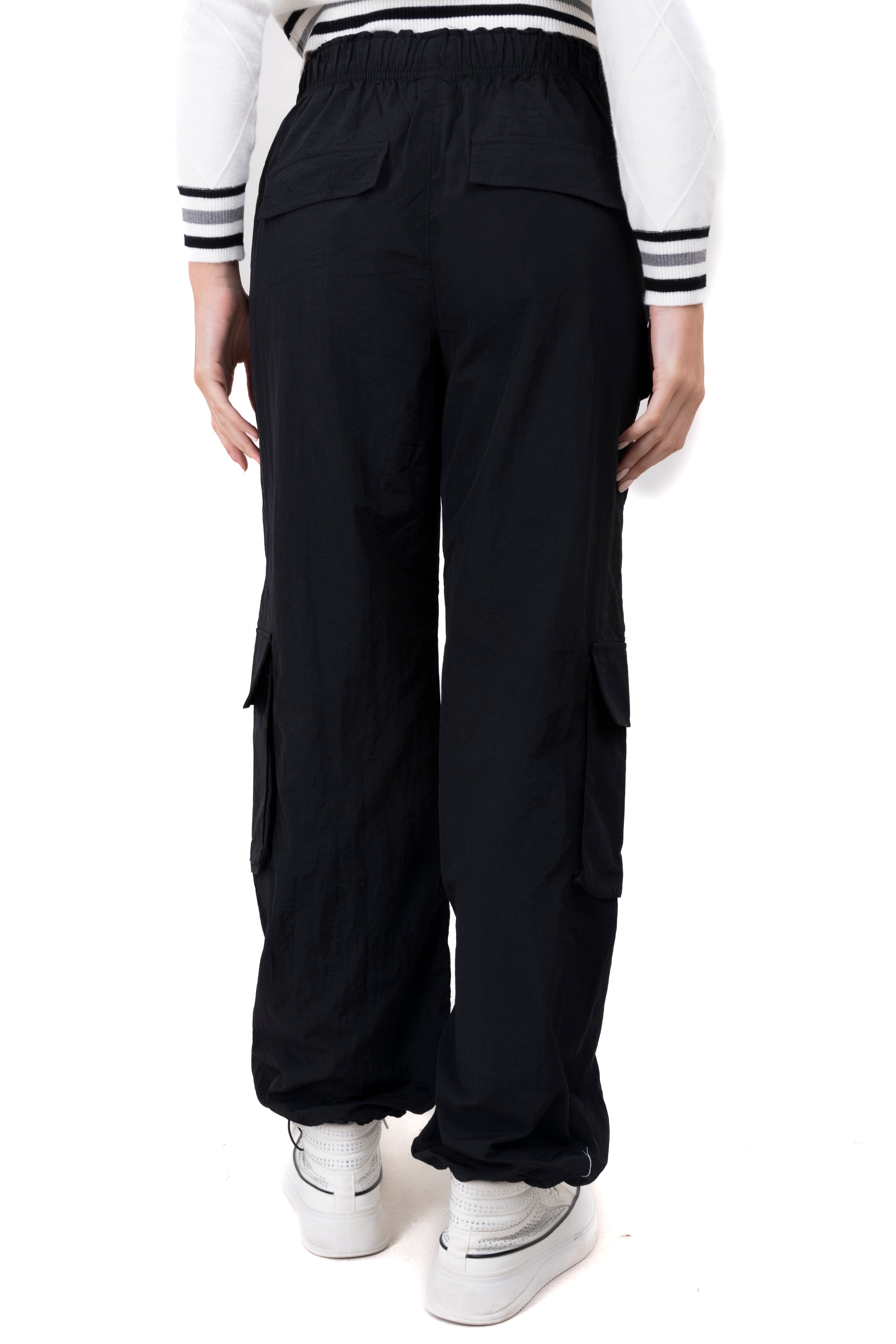 Pantalón parachute triple bolsillo NEGRO