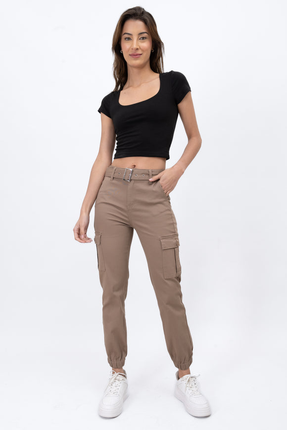Jeans jogger bolsos cinturón