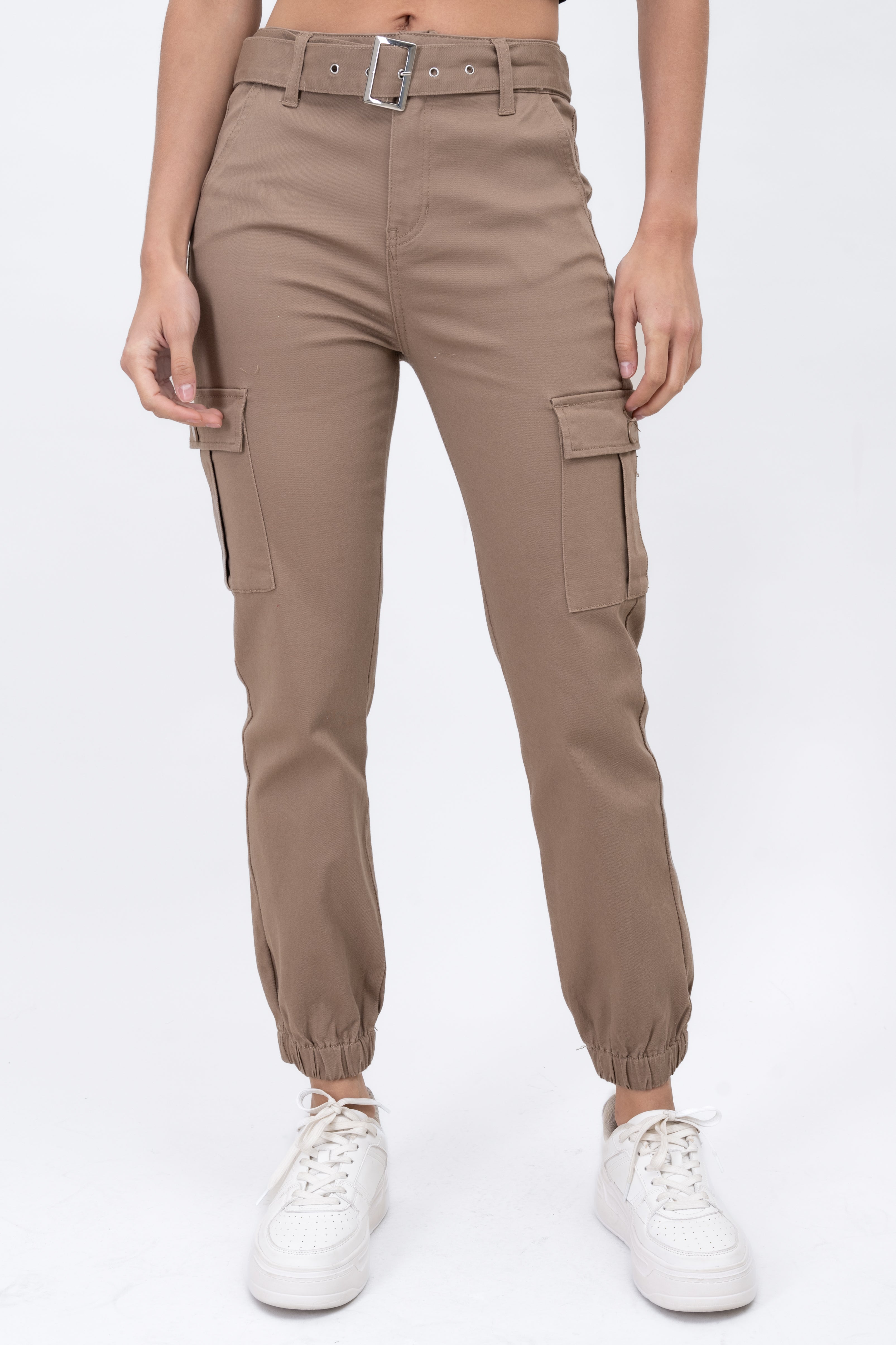 Jeans jogger bolsos cinturón KHAKI