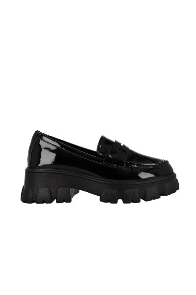 Loafer charol suela dentada