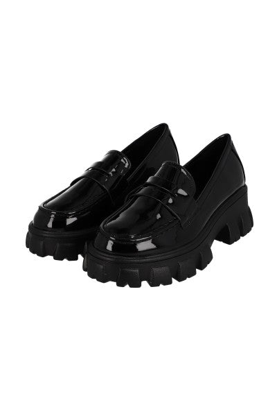 Loafer charol suela dentada NEGRO