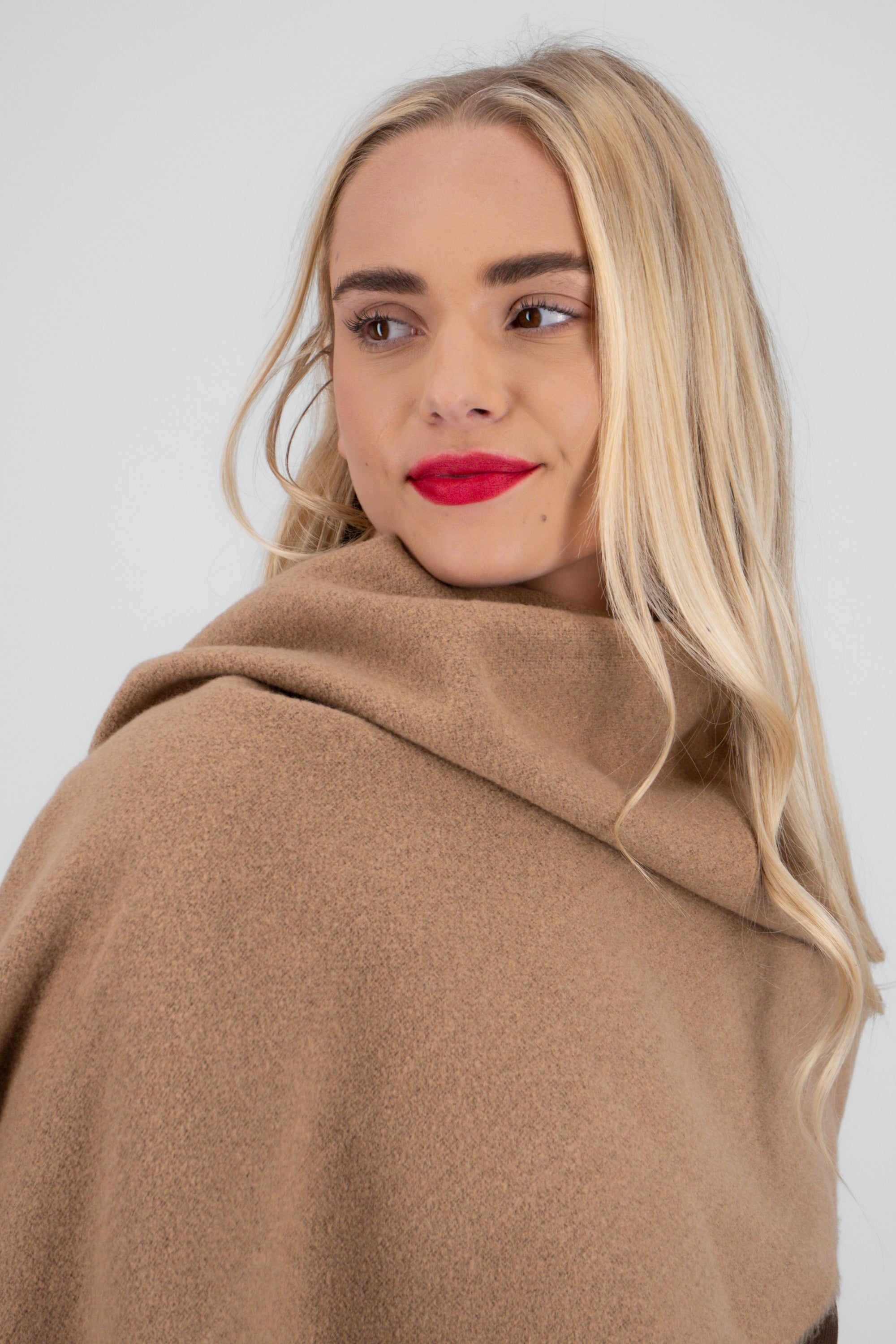 Bufanda monocolor flecos CAFE