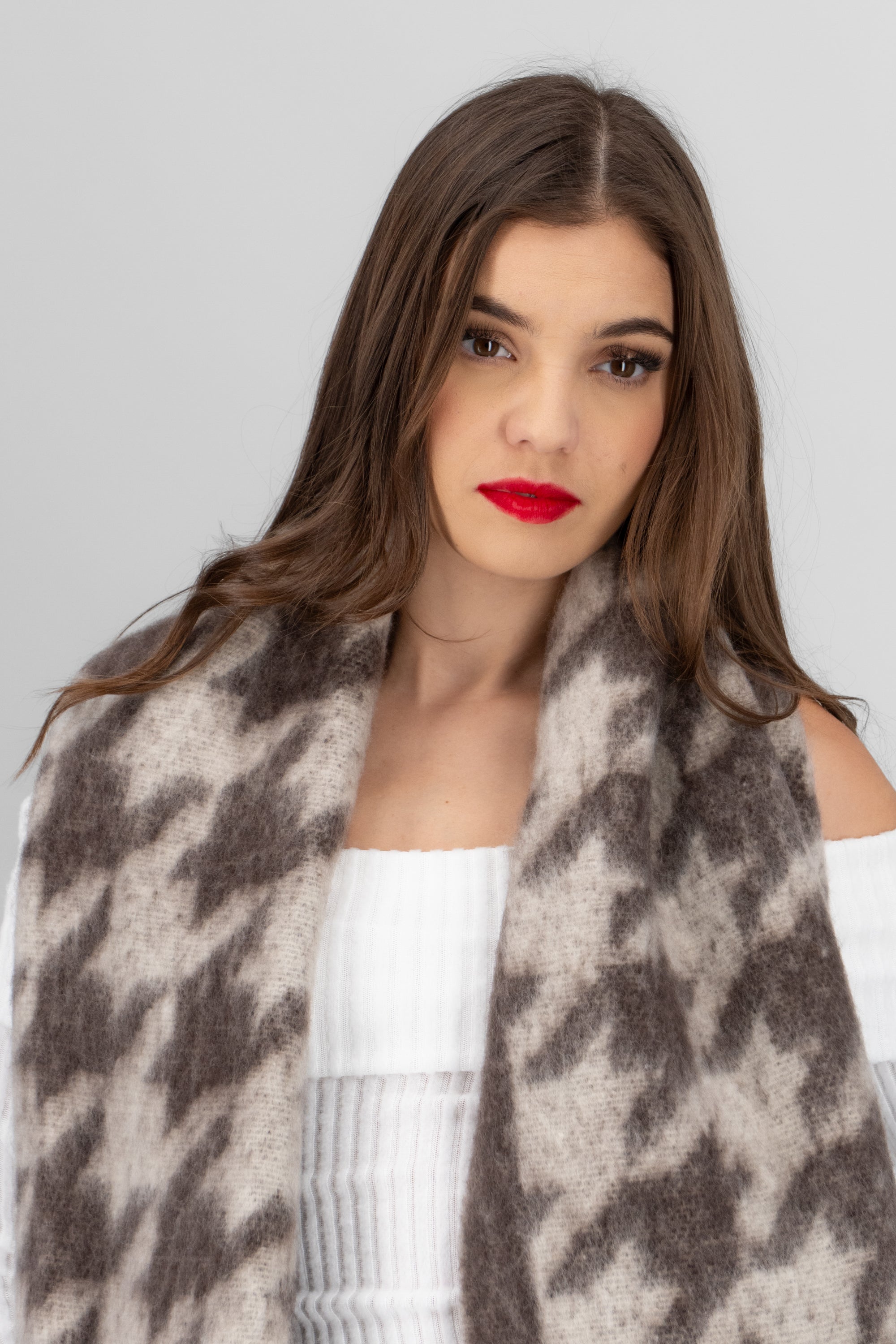 Bufanda tejido suave pata gallo GRIS