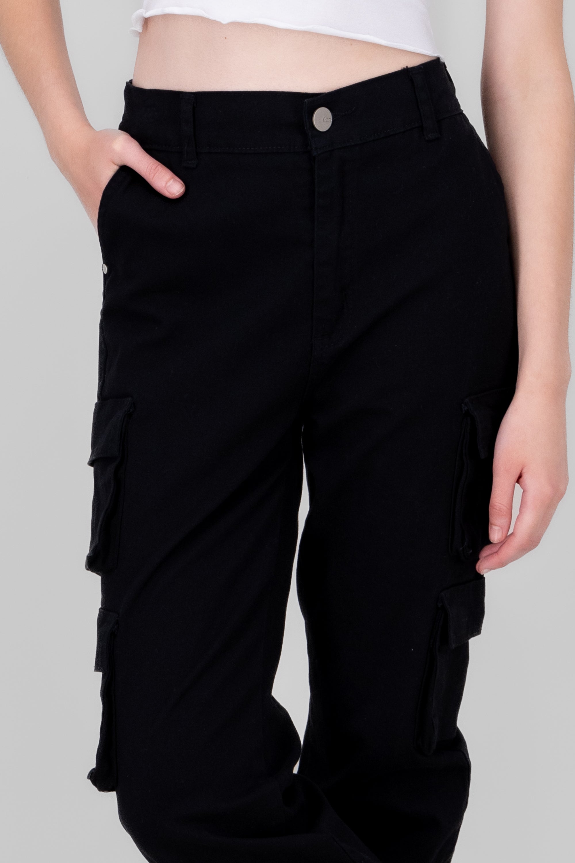 Jeans cargo monocolor NEGRO