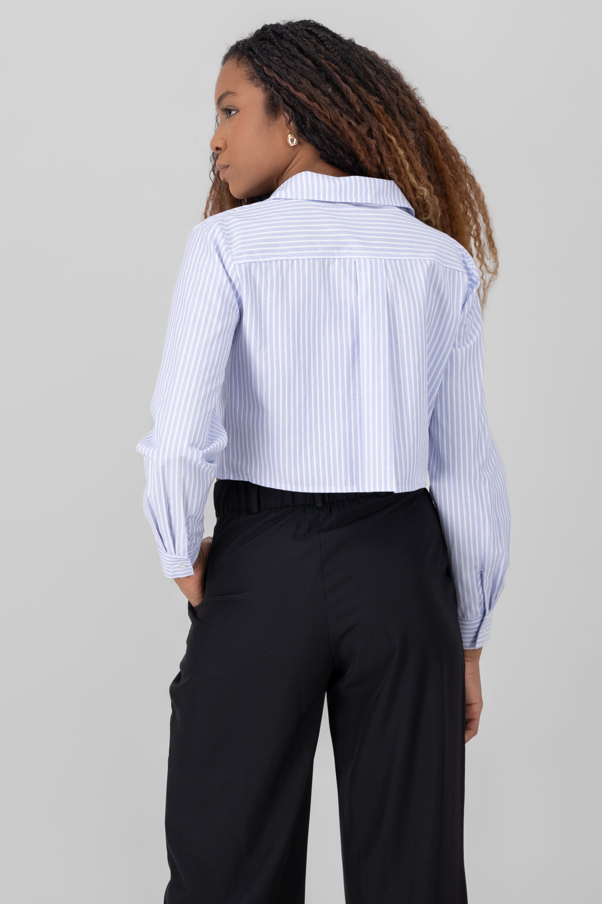 Camisa crop rayas bolsillos doble AZUL COMBO