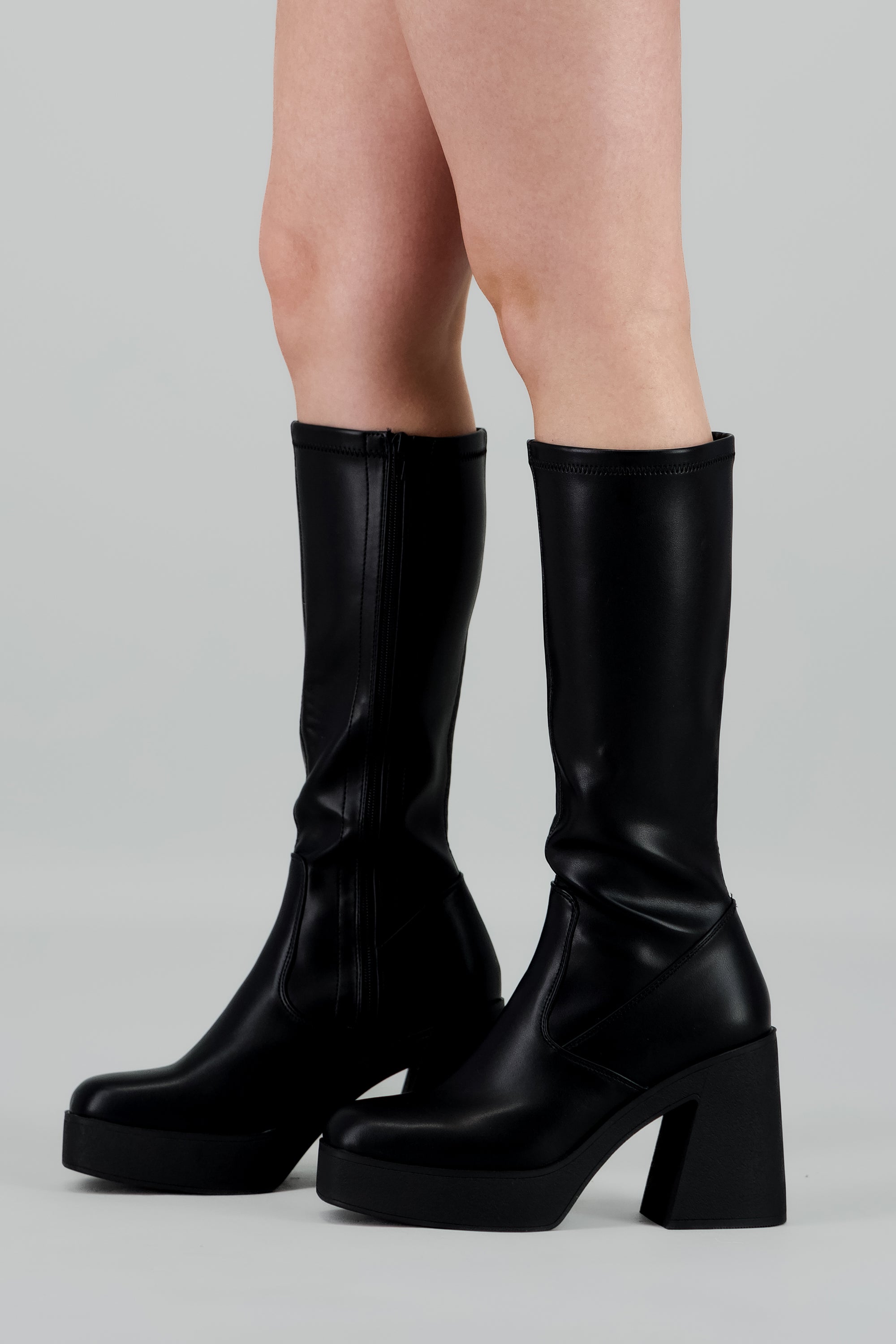 Botas ajustadas tacón ancho