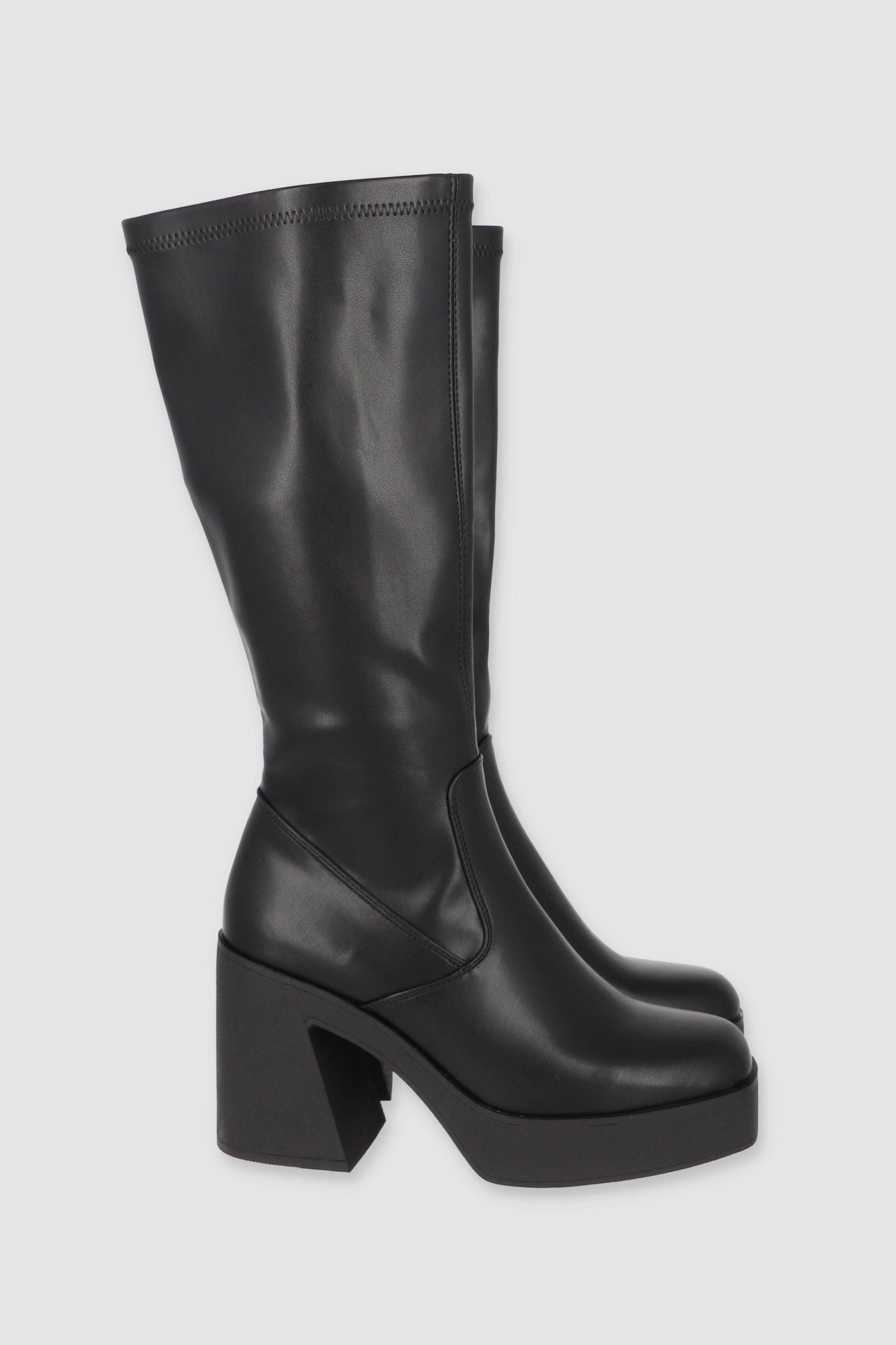 Botas ajustadas tacón ancho
