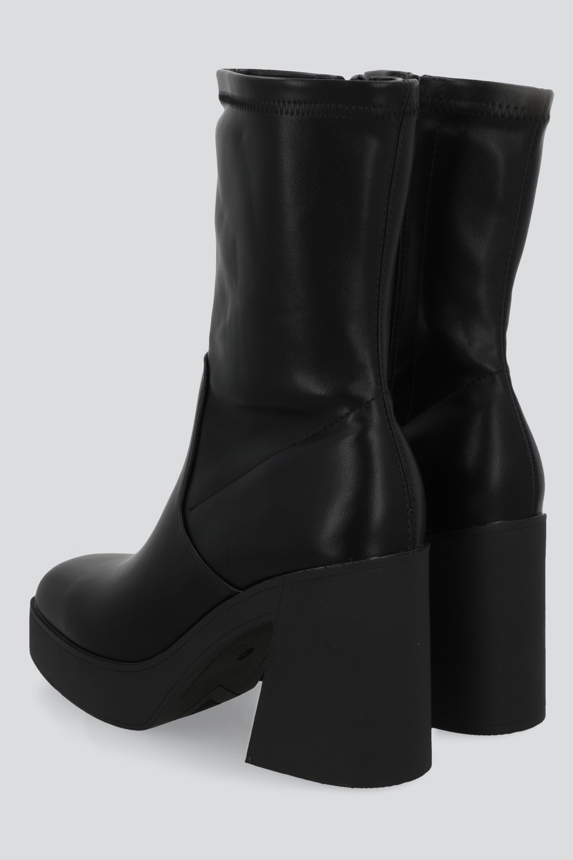 Botín Ajustado Tacón Ancho NEGRO