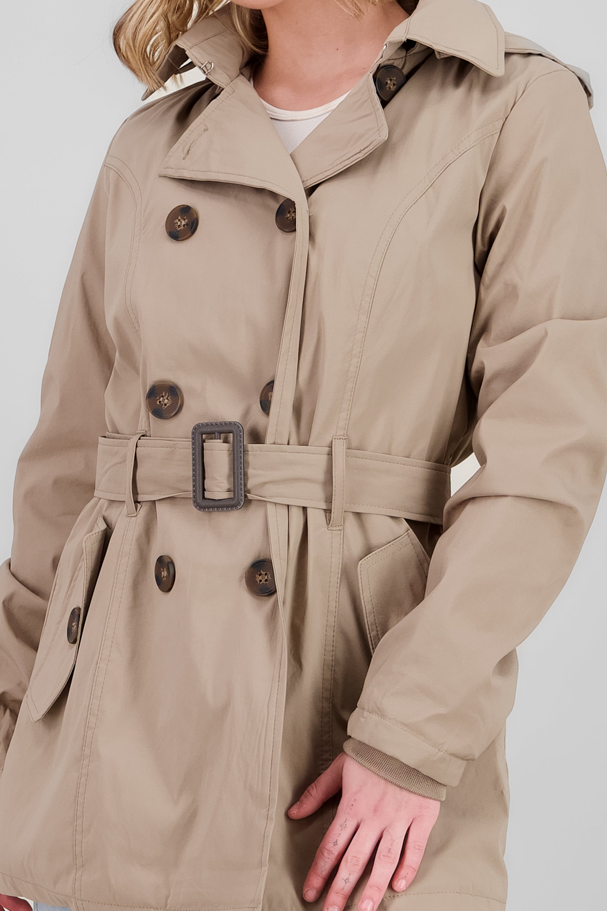 Gabardina monocolor botones cinturón