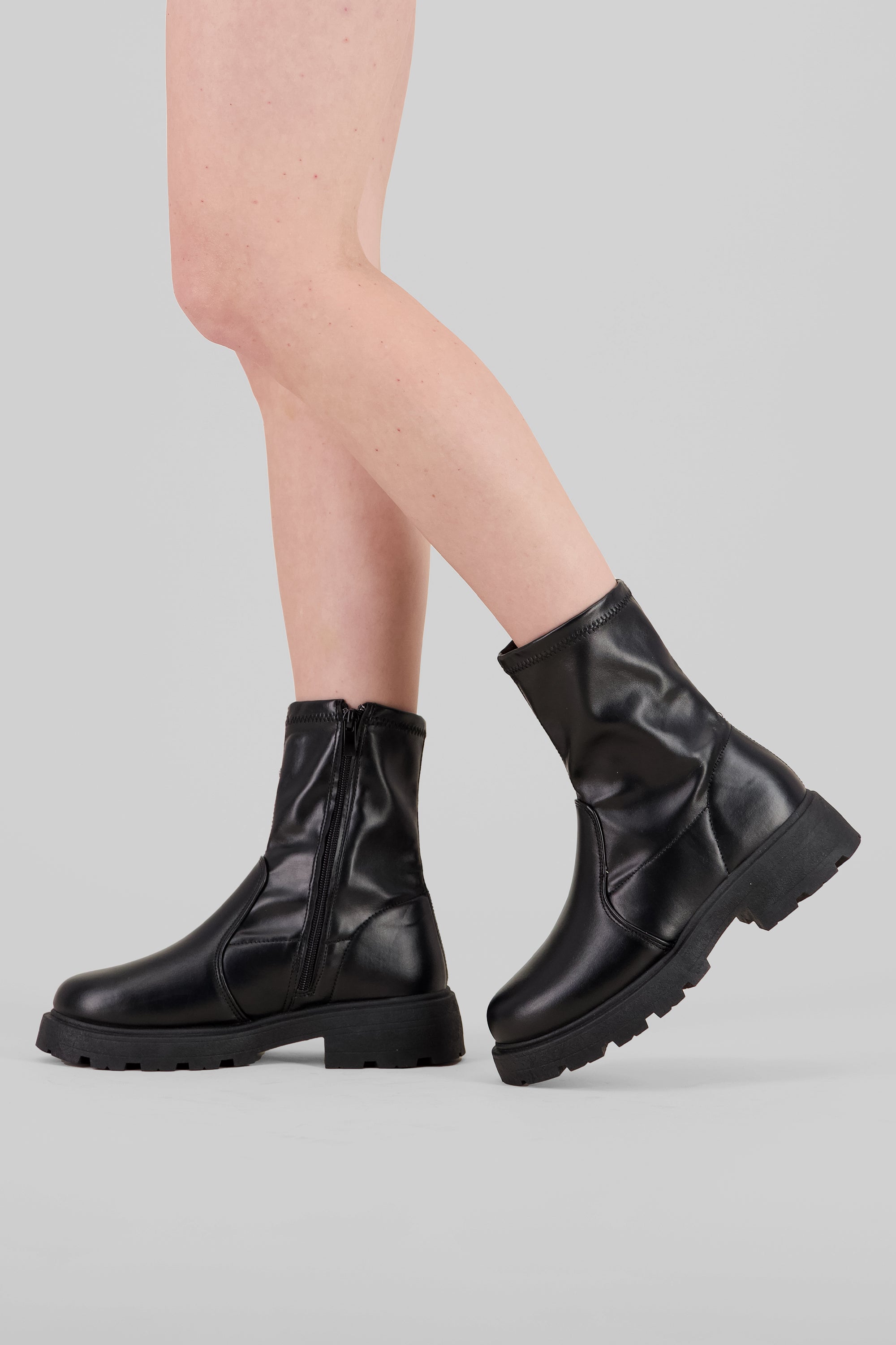 Botas efecto piel suela track NEGRO