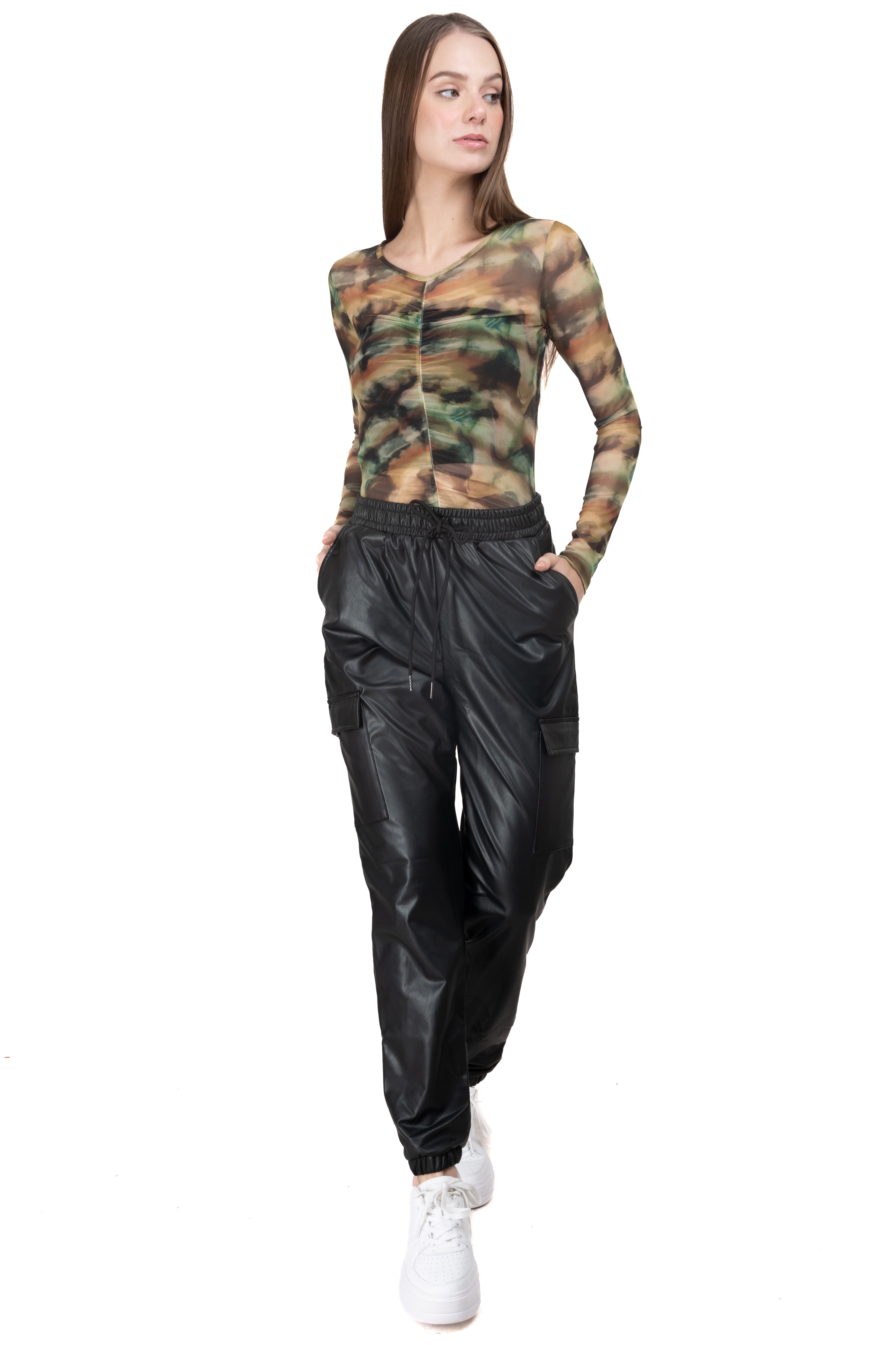 Jogger efecto piel bolsos cargo NEGRO