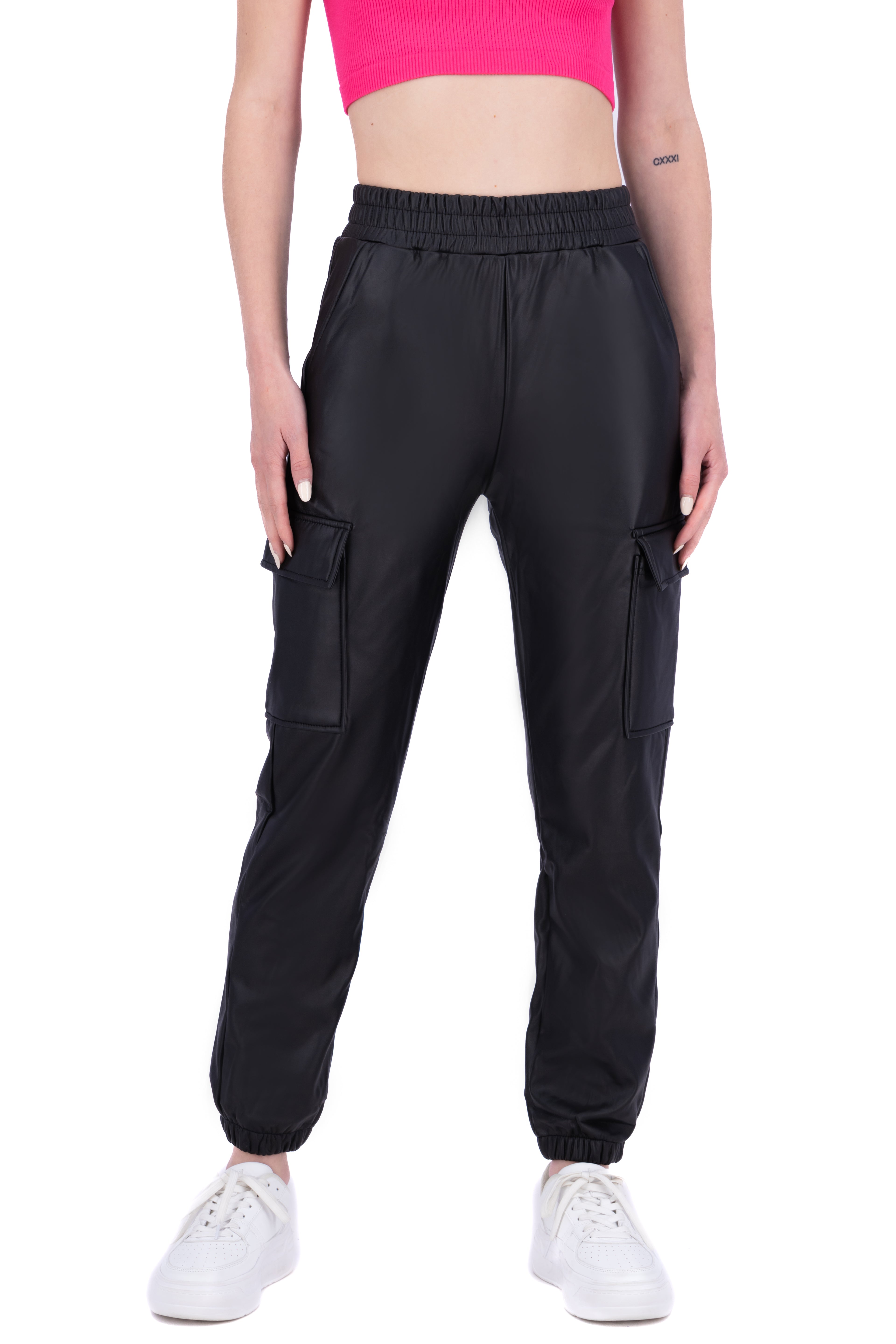 Cargo jogger efecto piel NEGRO