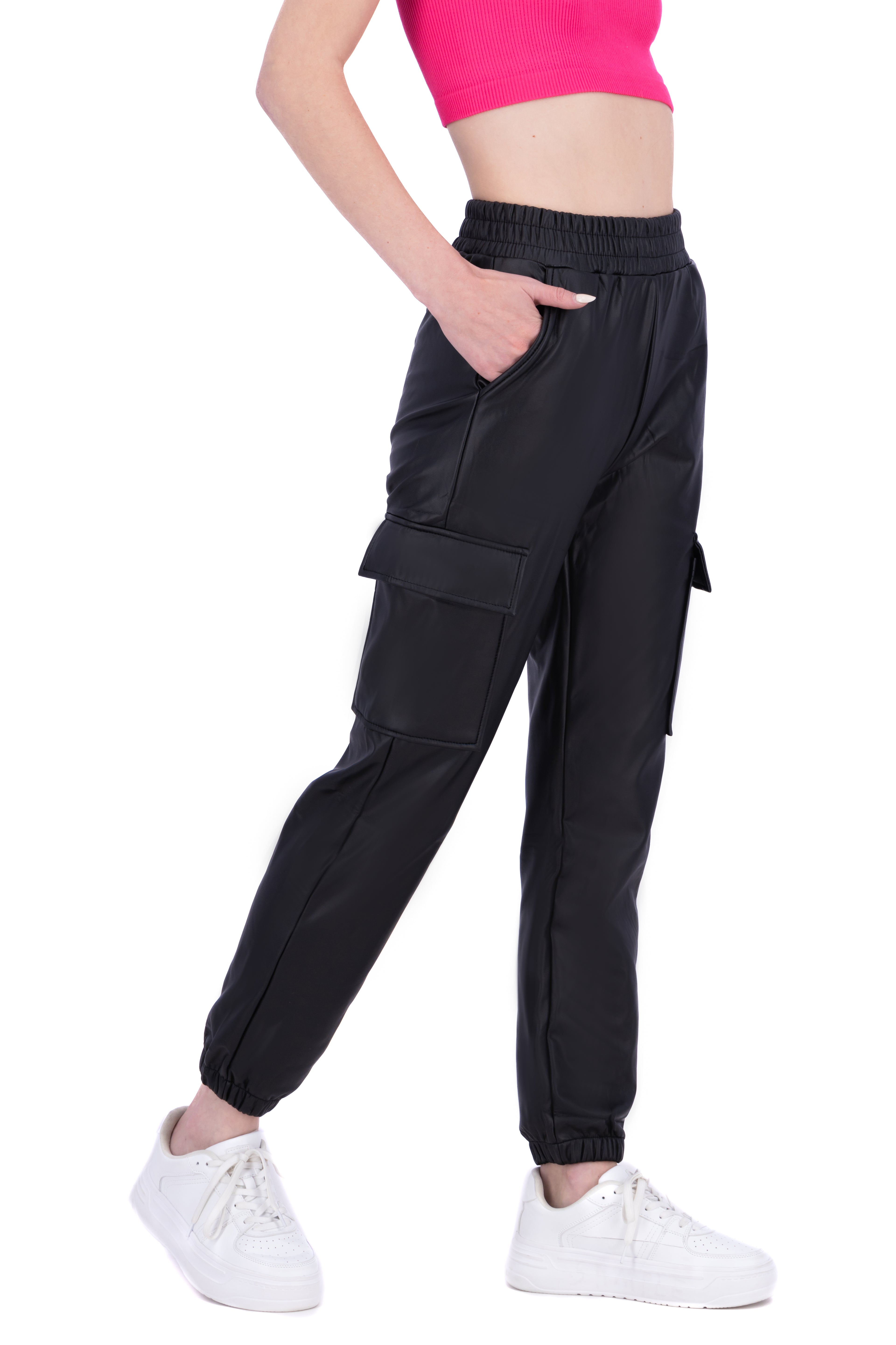 Cargo jogger efecto piel NEGRO