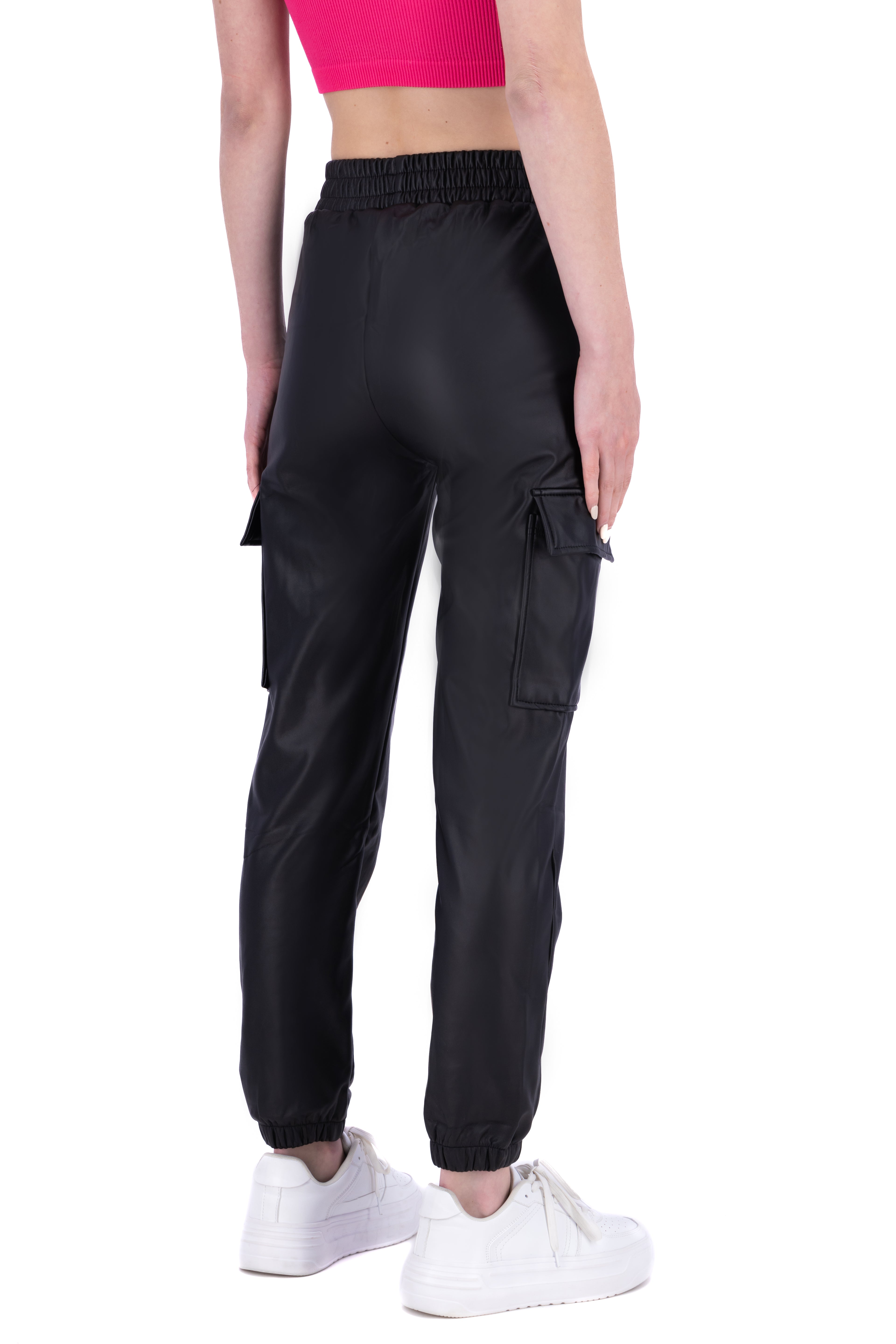 Cargo jogger efecto piel NEGRO