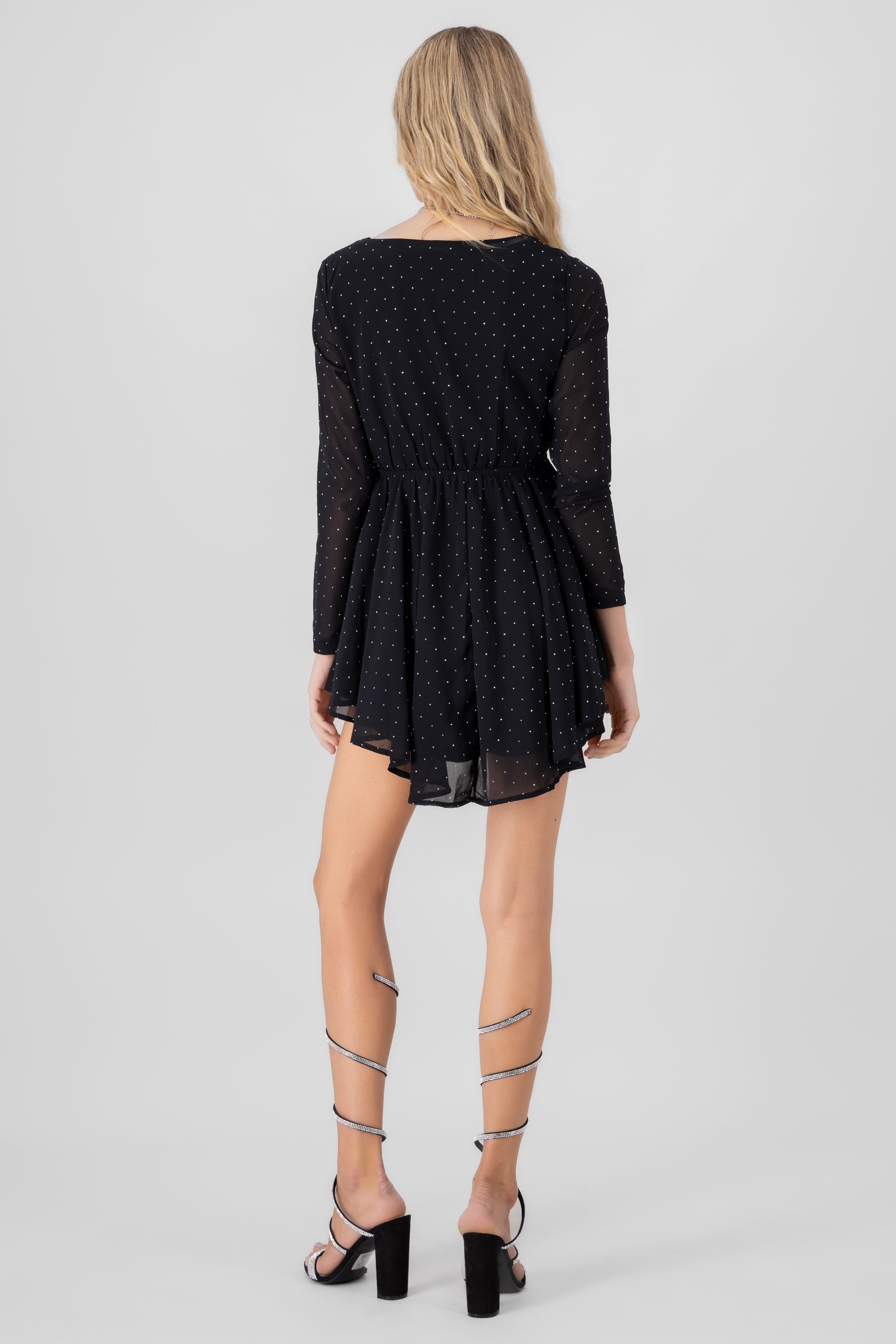 Vestido mini manga larga brillos