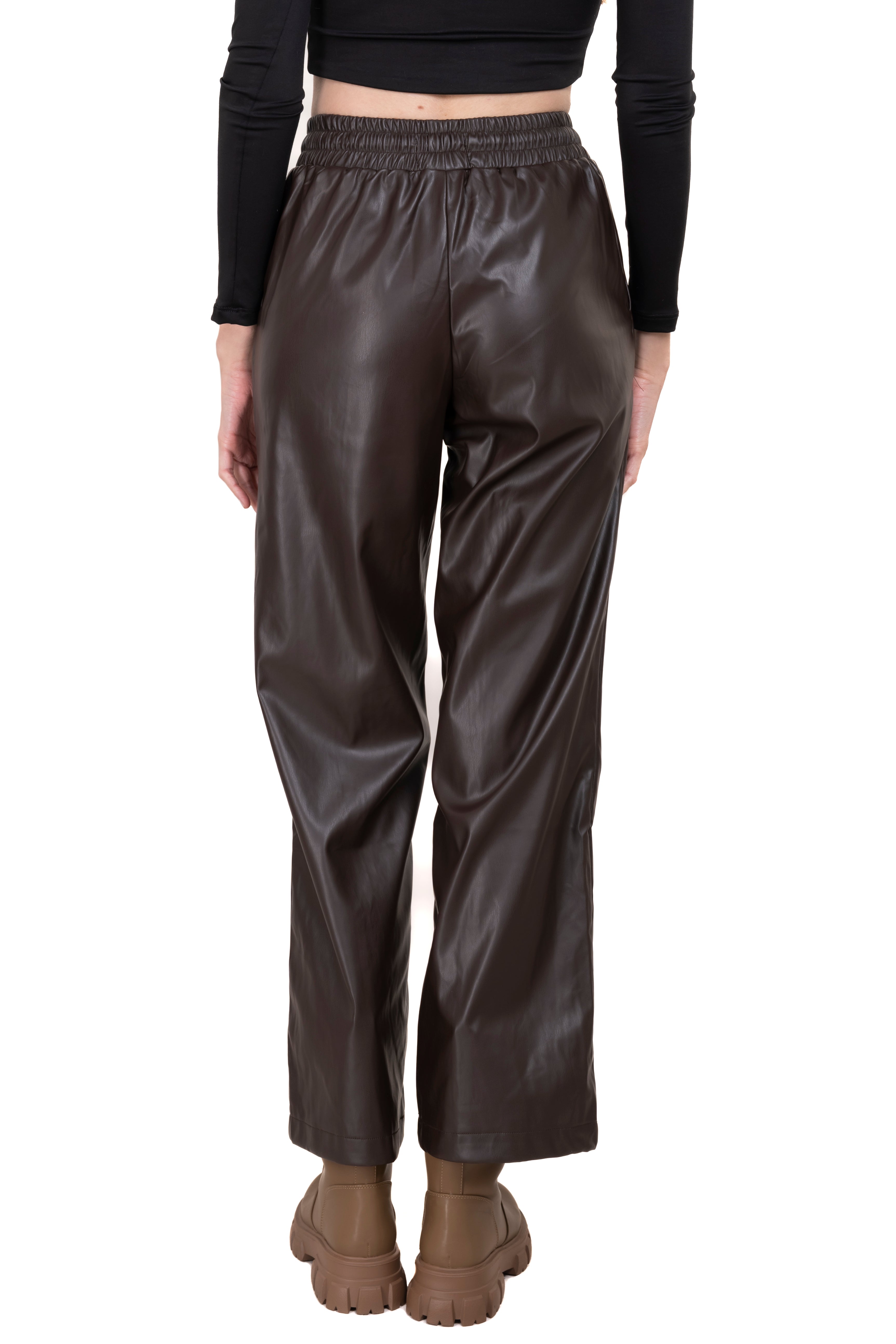 Pantalón efecto piel cintura elástica CHOCOLATE