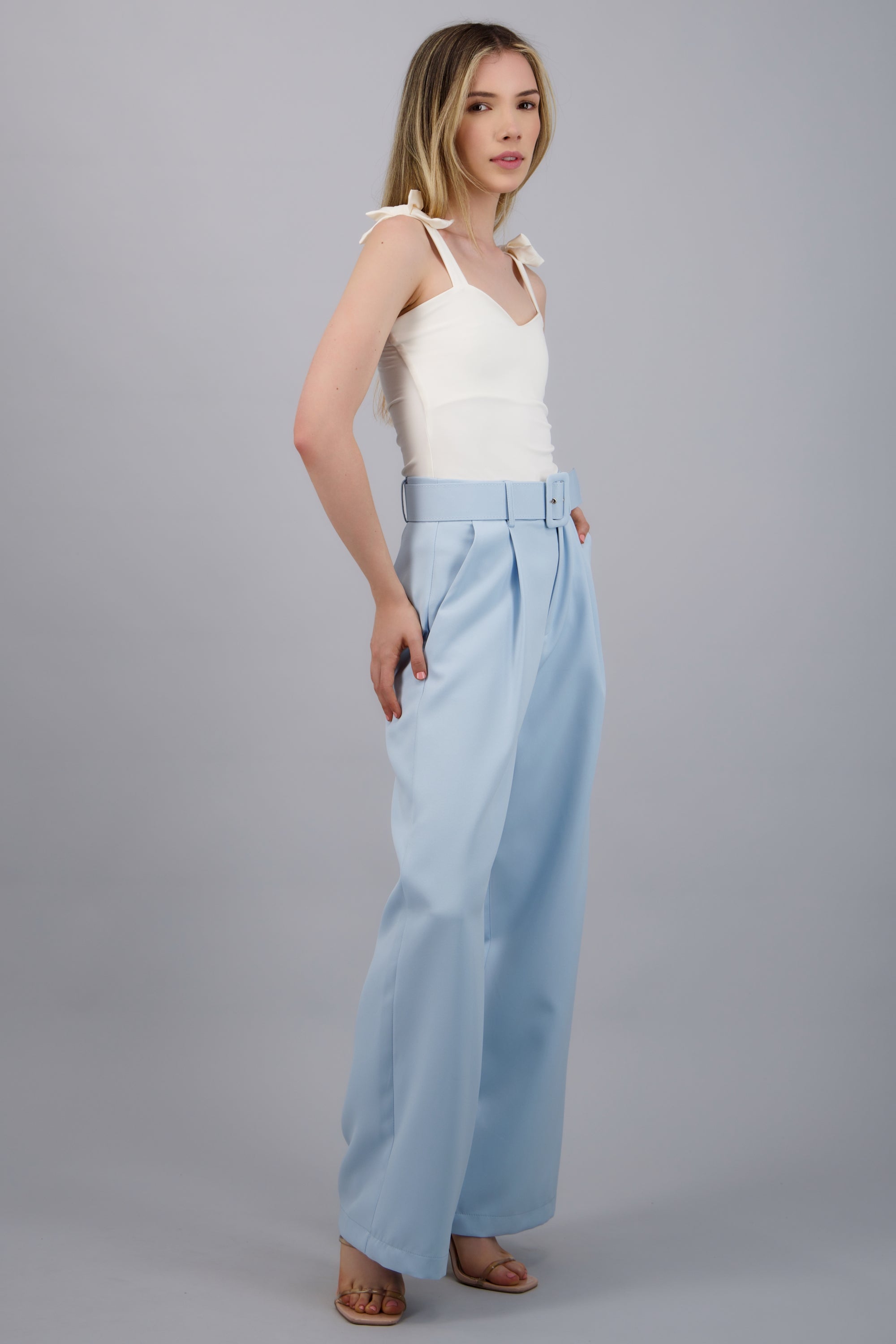 Pantalón liso cinturón AZUL CIELO