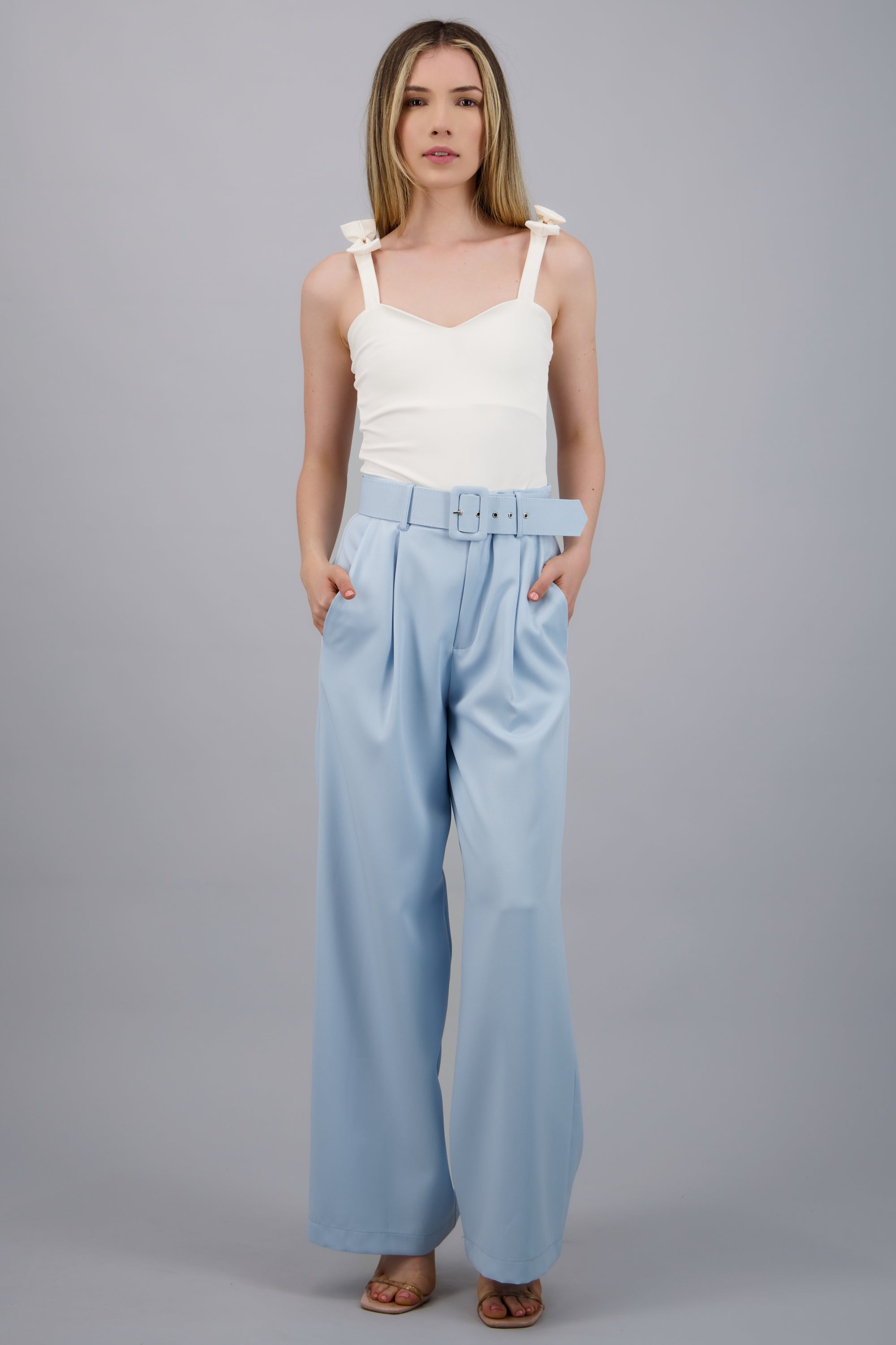 Pantalón liso cinturón AZUL CIELO