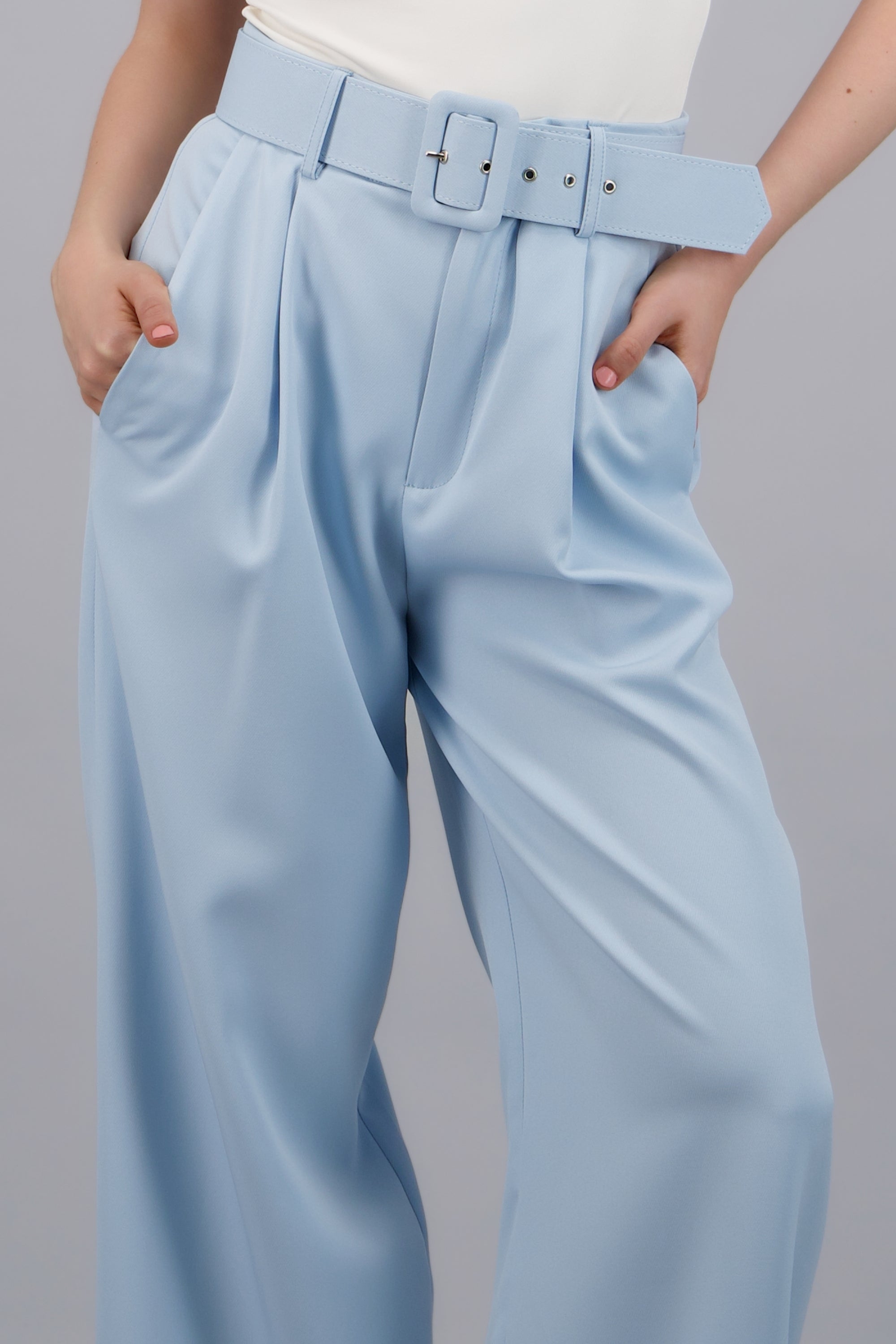 Pantalón liso cinturón AZUL CIELO
