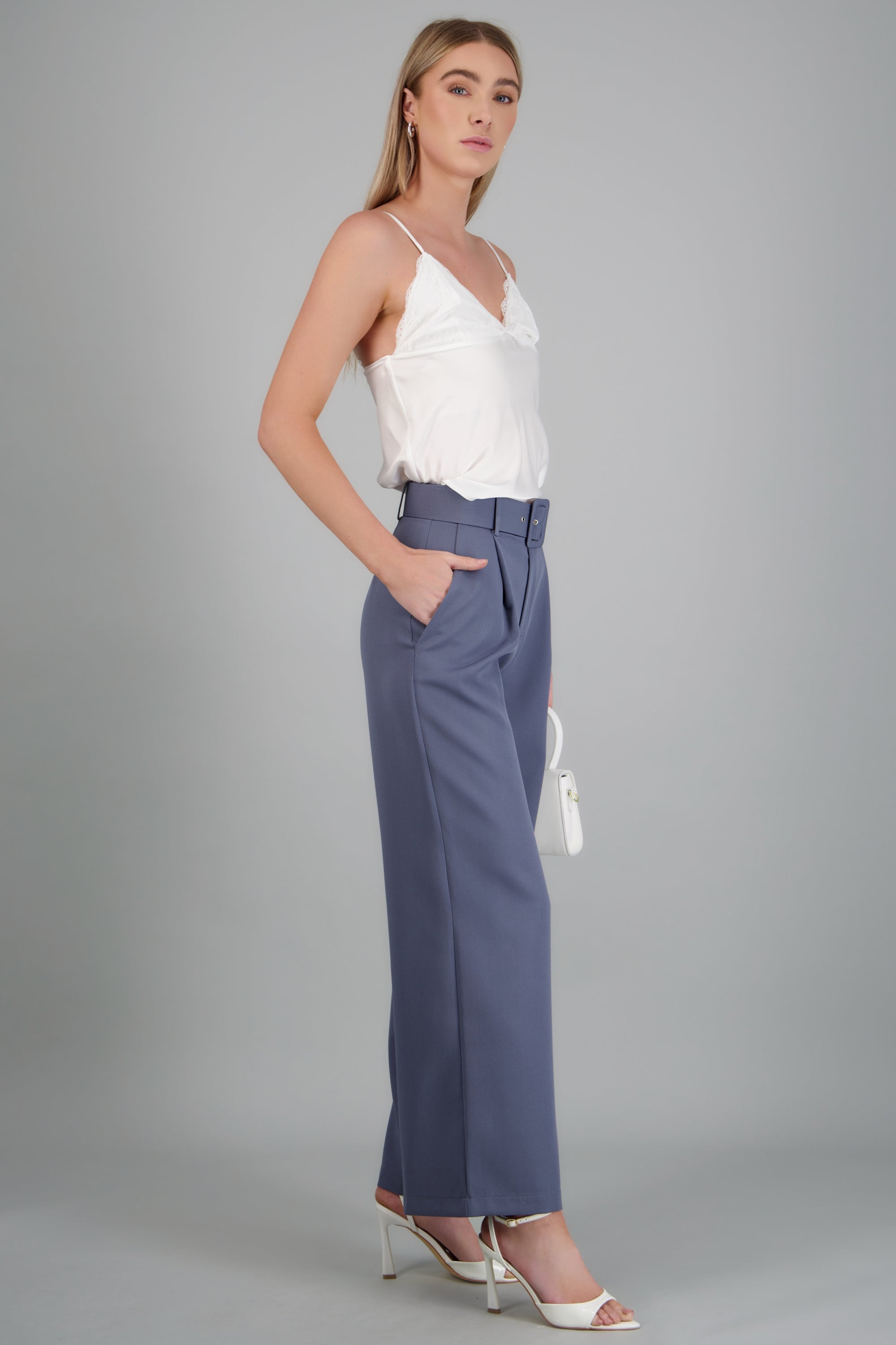 Pantalón liso cinturón MEDIUM WASH