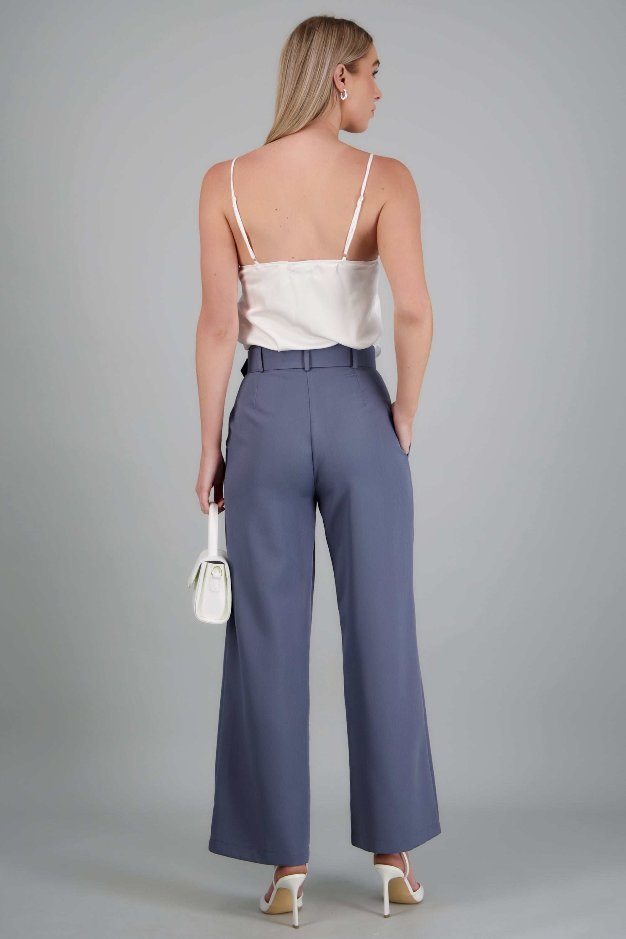 Pantalón liso cinturón MEDIUM WASH