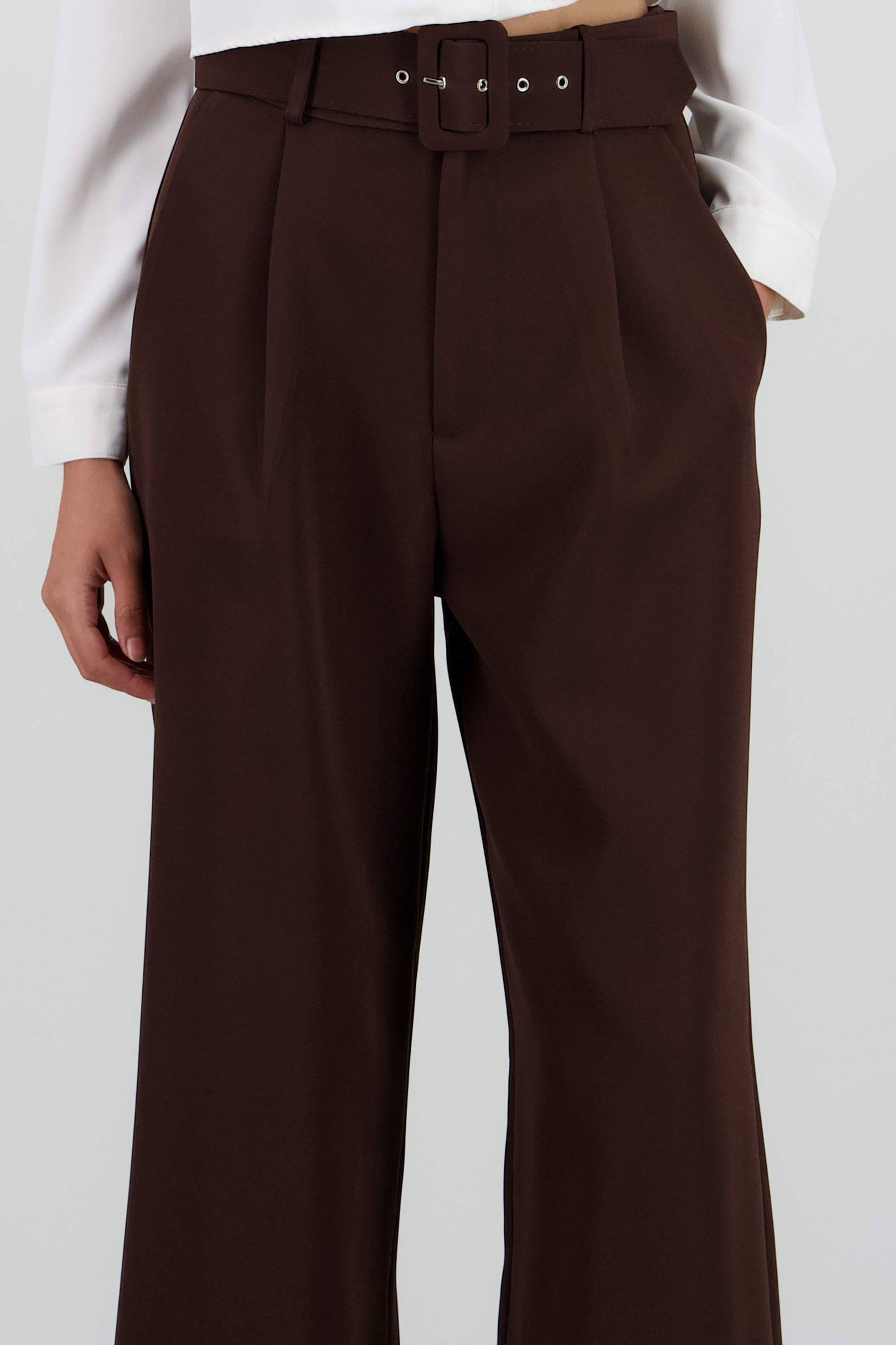 Pantalón liso cinturón CAFE