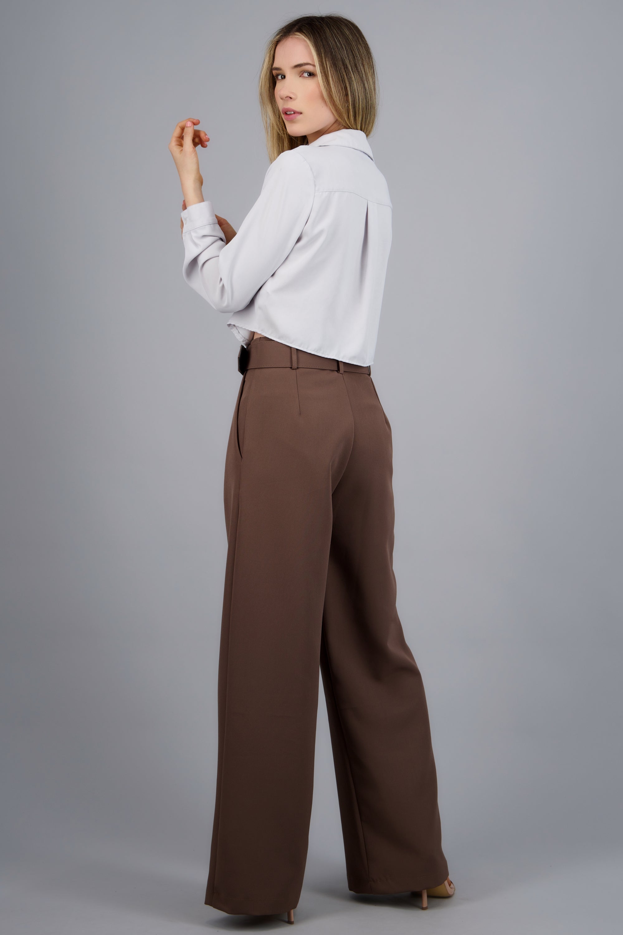 Pantalón liso cinturón TAUPE