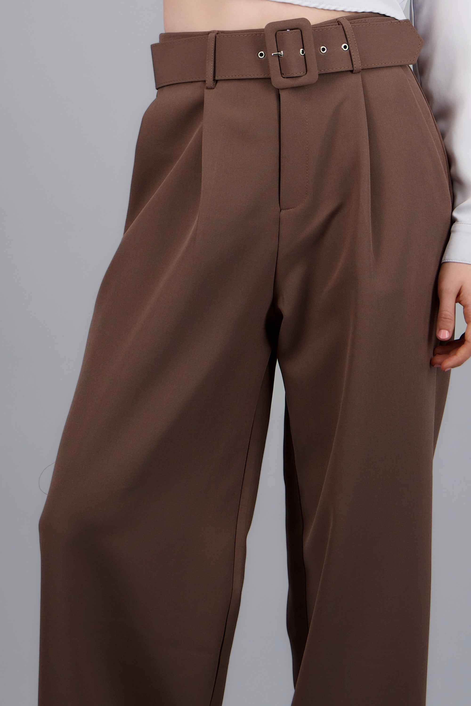 Pantalón liso cinturón TAUPE