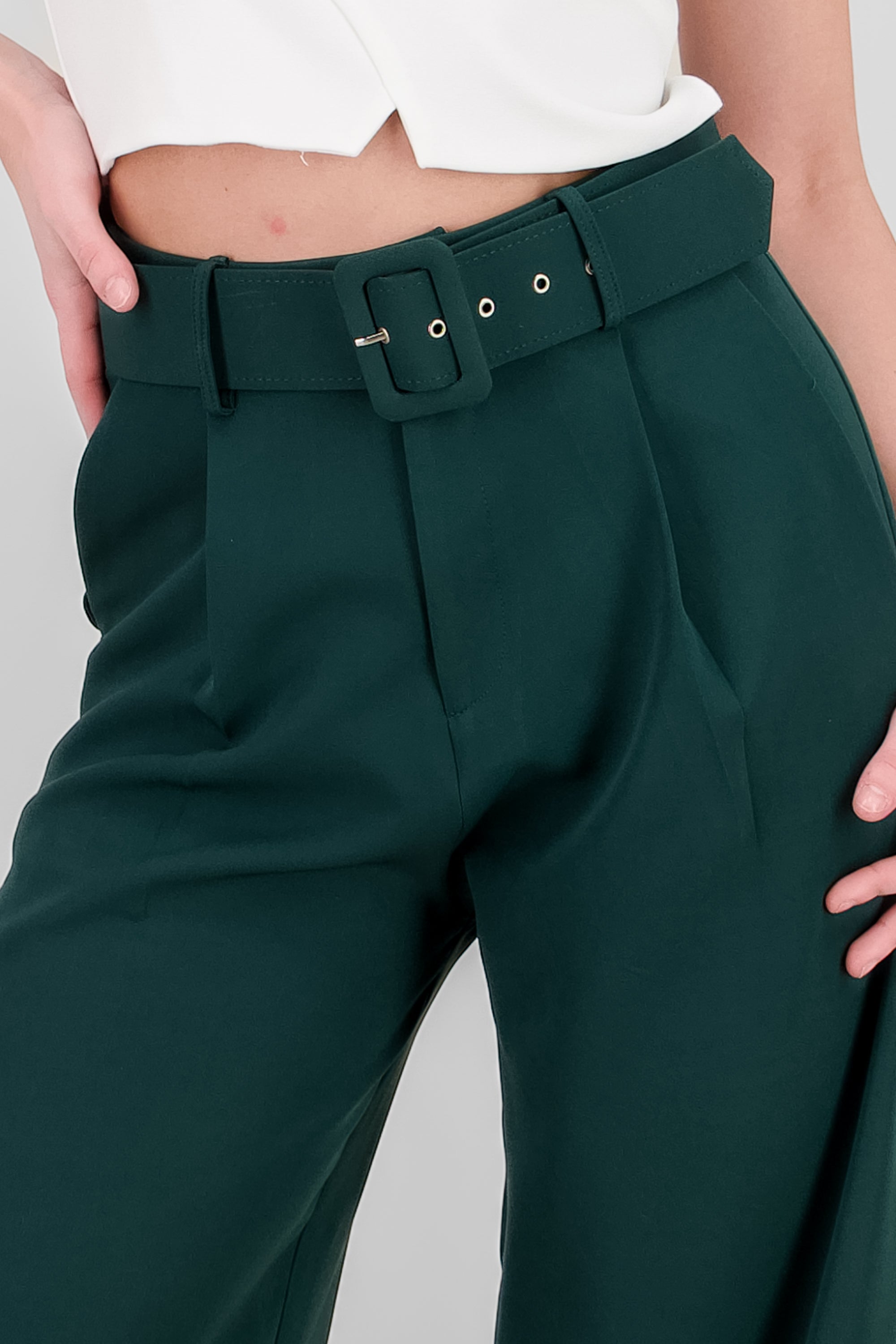 Pantalon Liso Cinturon VERDE CAZADOR