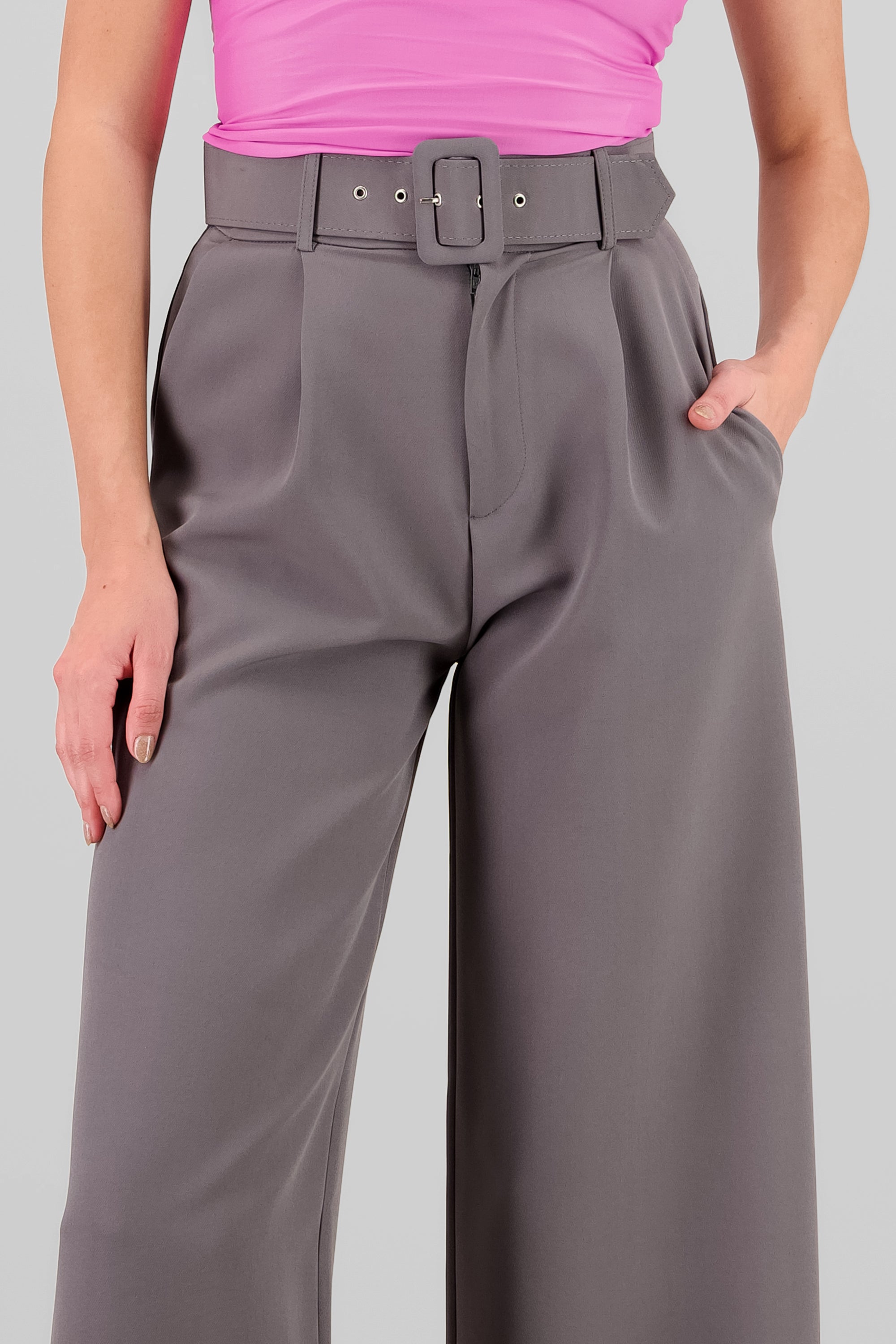 Pantalon Liso Cinturon GRIS OBSCURO