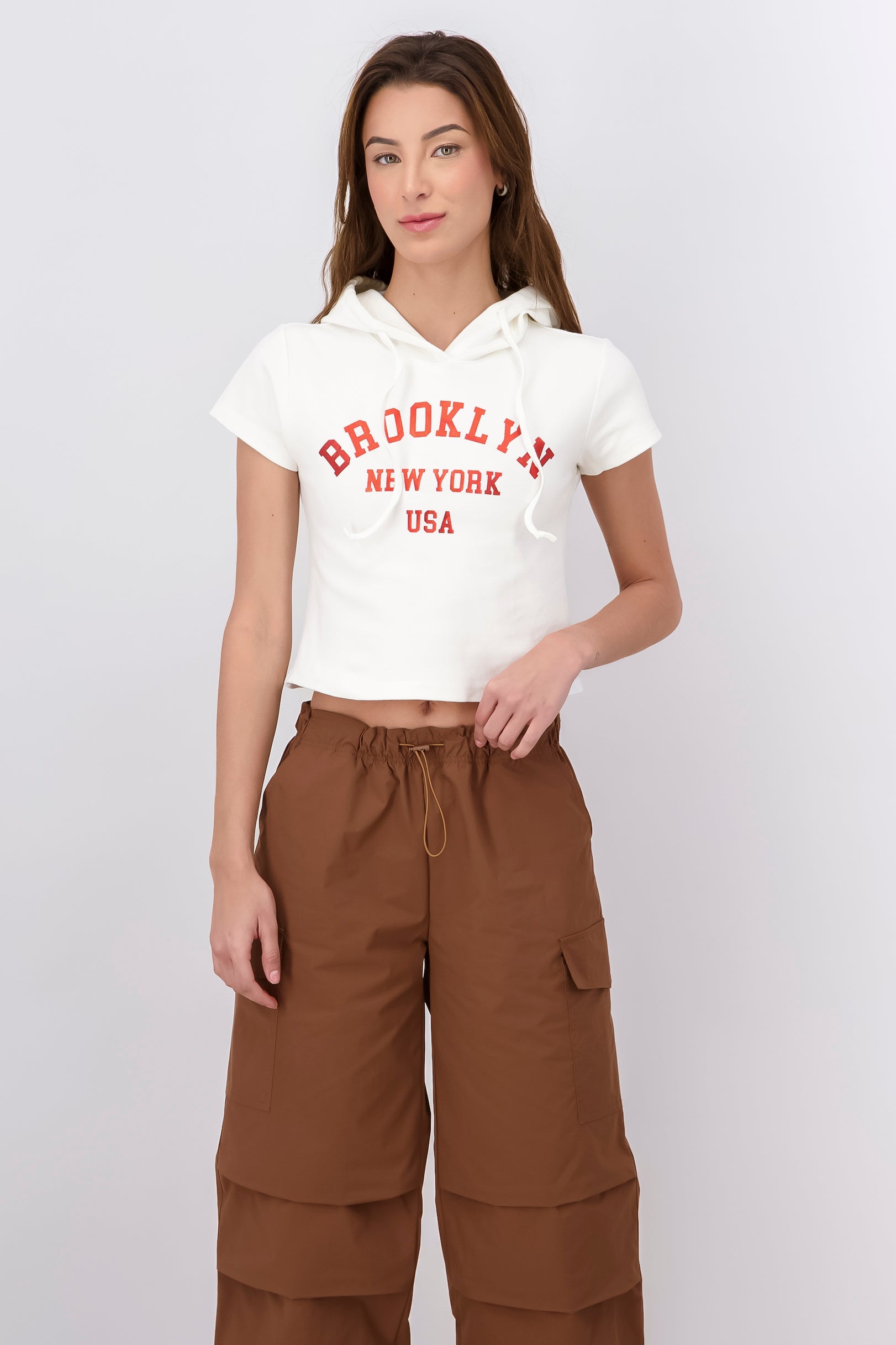 Playera Cropped Con Gorro De Brooklyn BLANCO COMBO