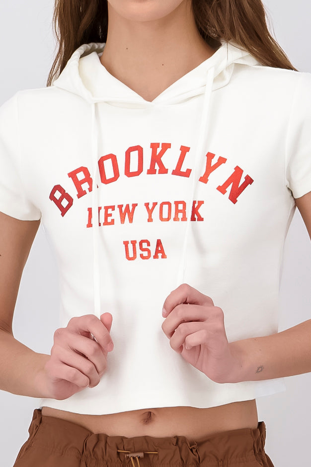 Playera Cropped Con Gorro De Brooklyn BLANCO COMBO