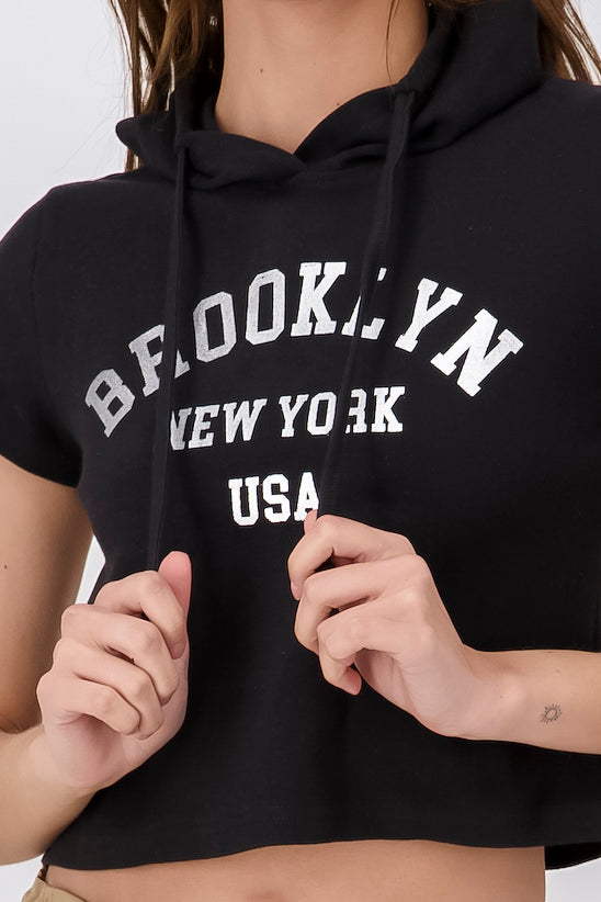 Playera Cropped Con Gorro De Brooklyn NEGRO COMBO