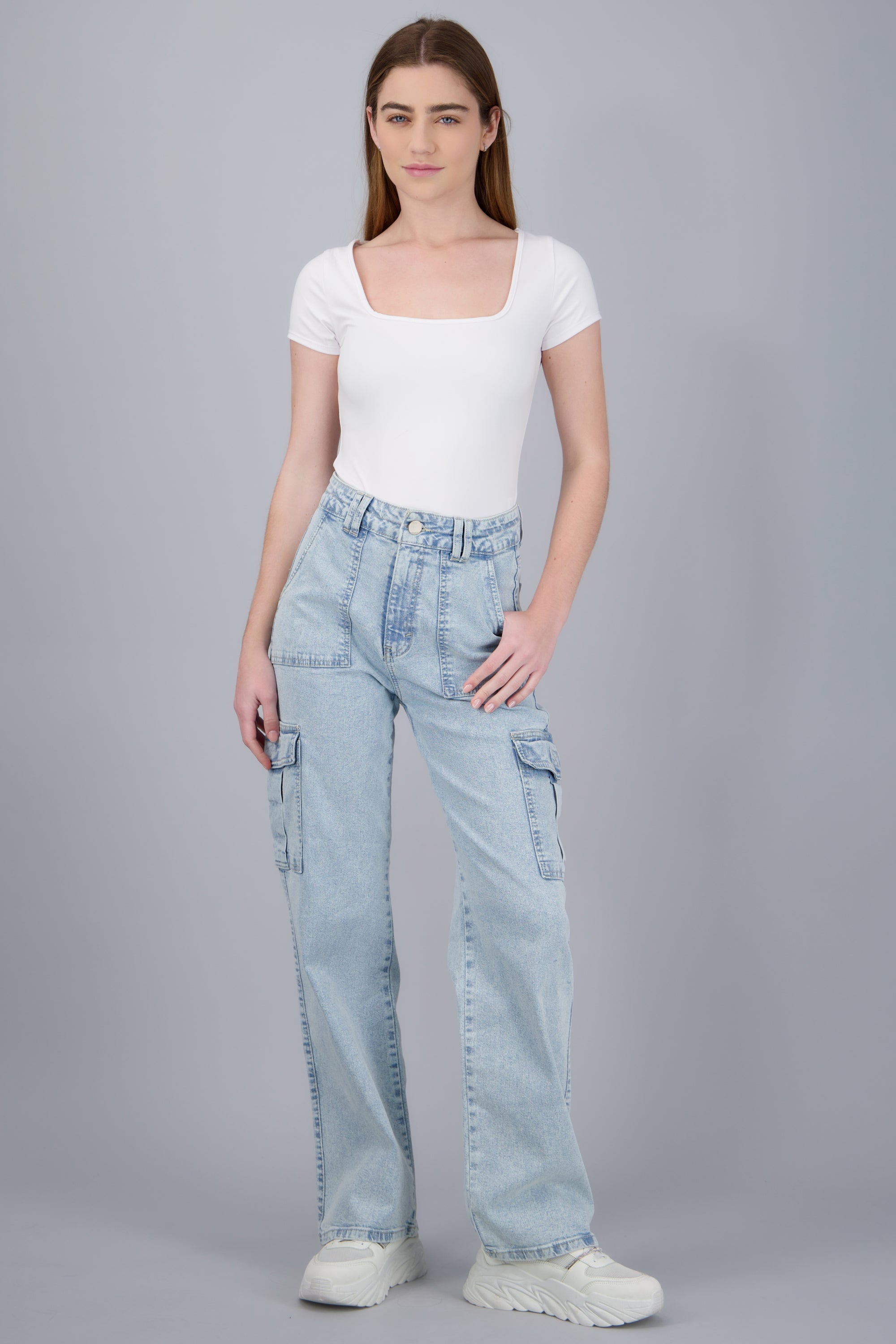 JEANS CARGO BOLSAS EN COSTADOS BLEACHED