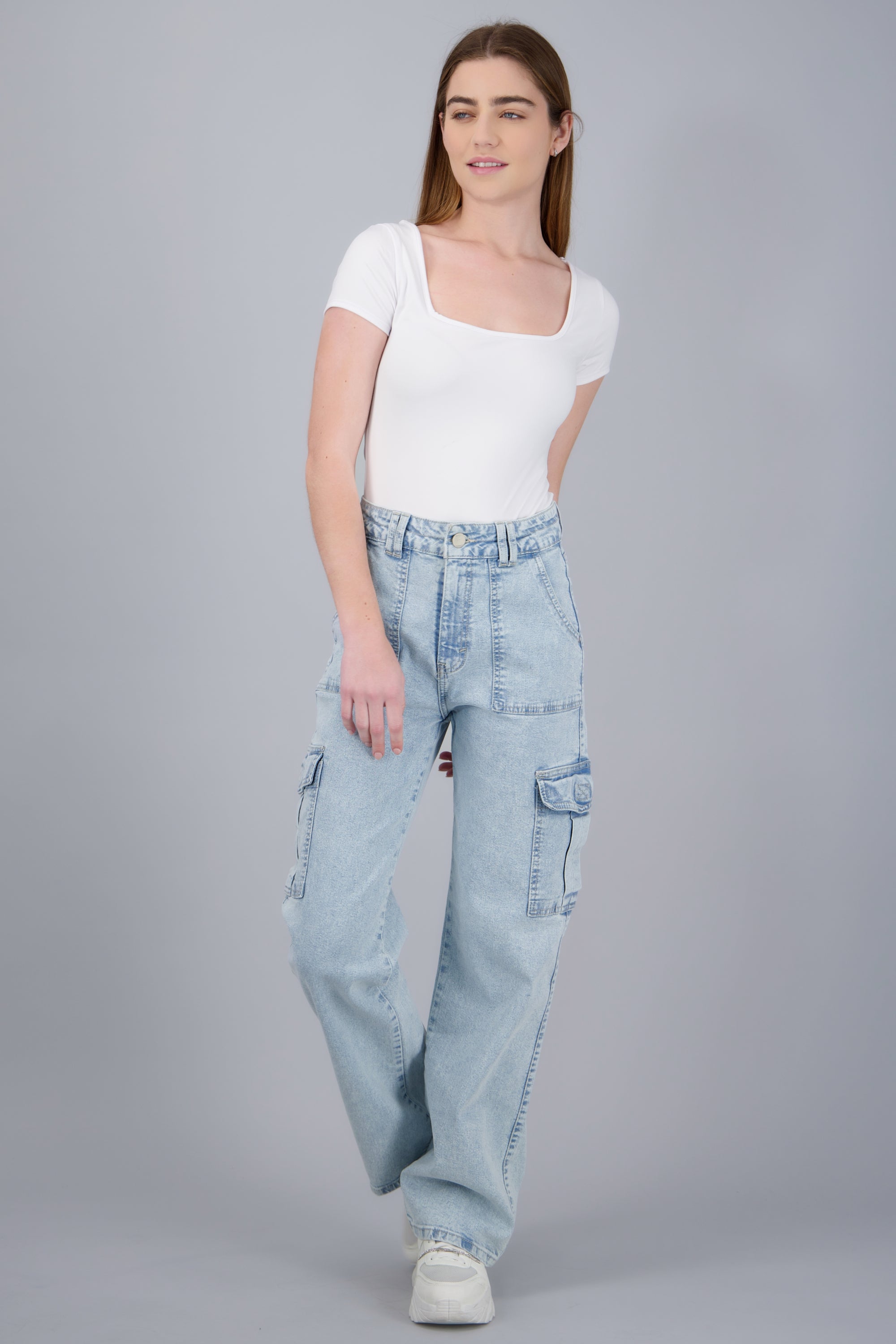 JEANS CARGO BOLSAS EN COSTADOS BLEACHED