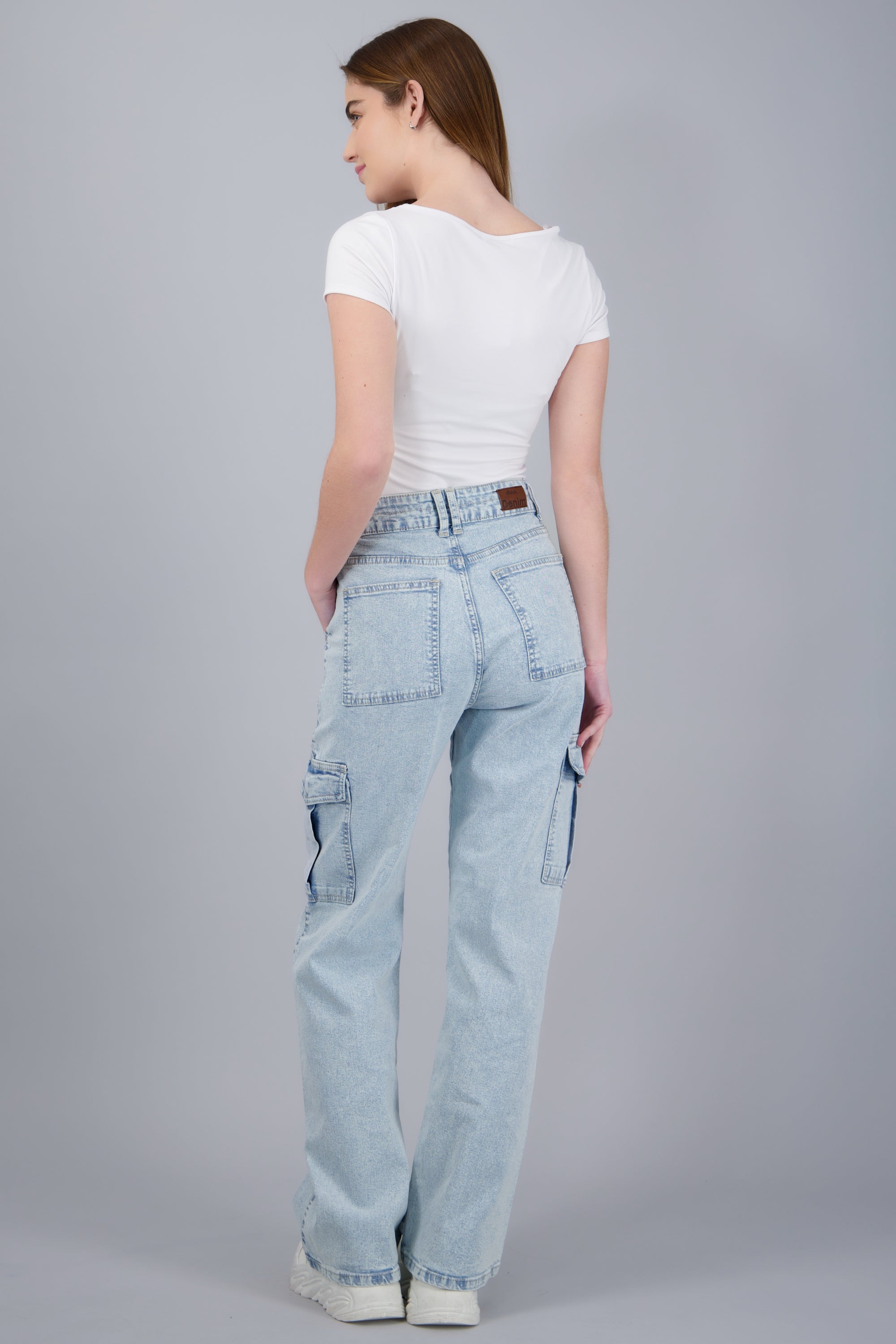 JEANS CARGO BOLSAS EN COSTADOS BLEACHED