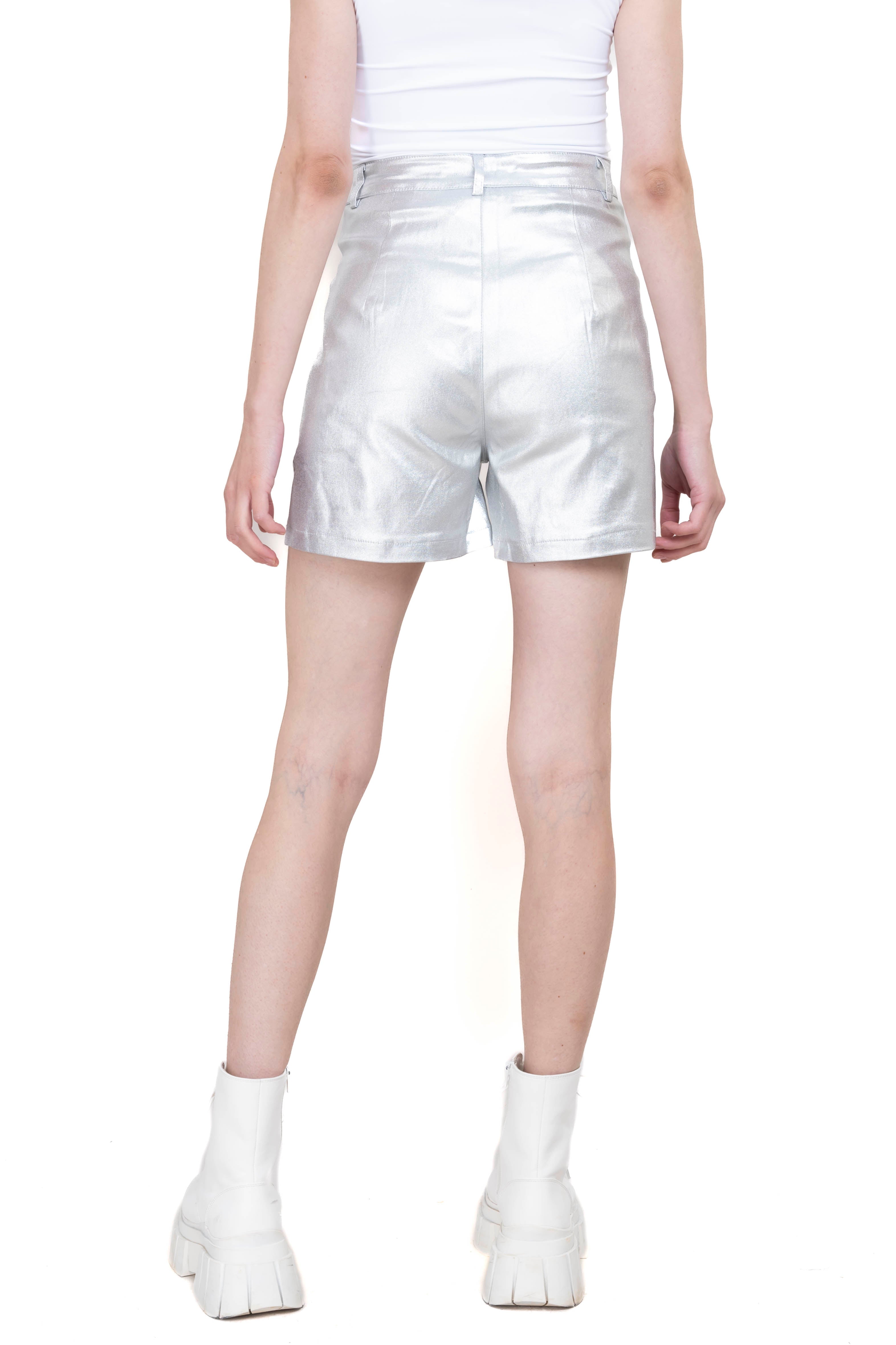 Short efecto piel metálico cargo PLATA