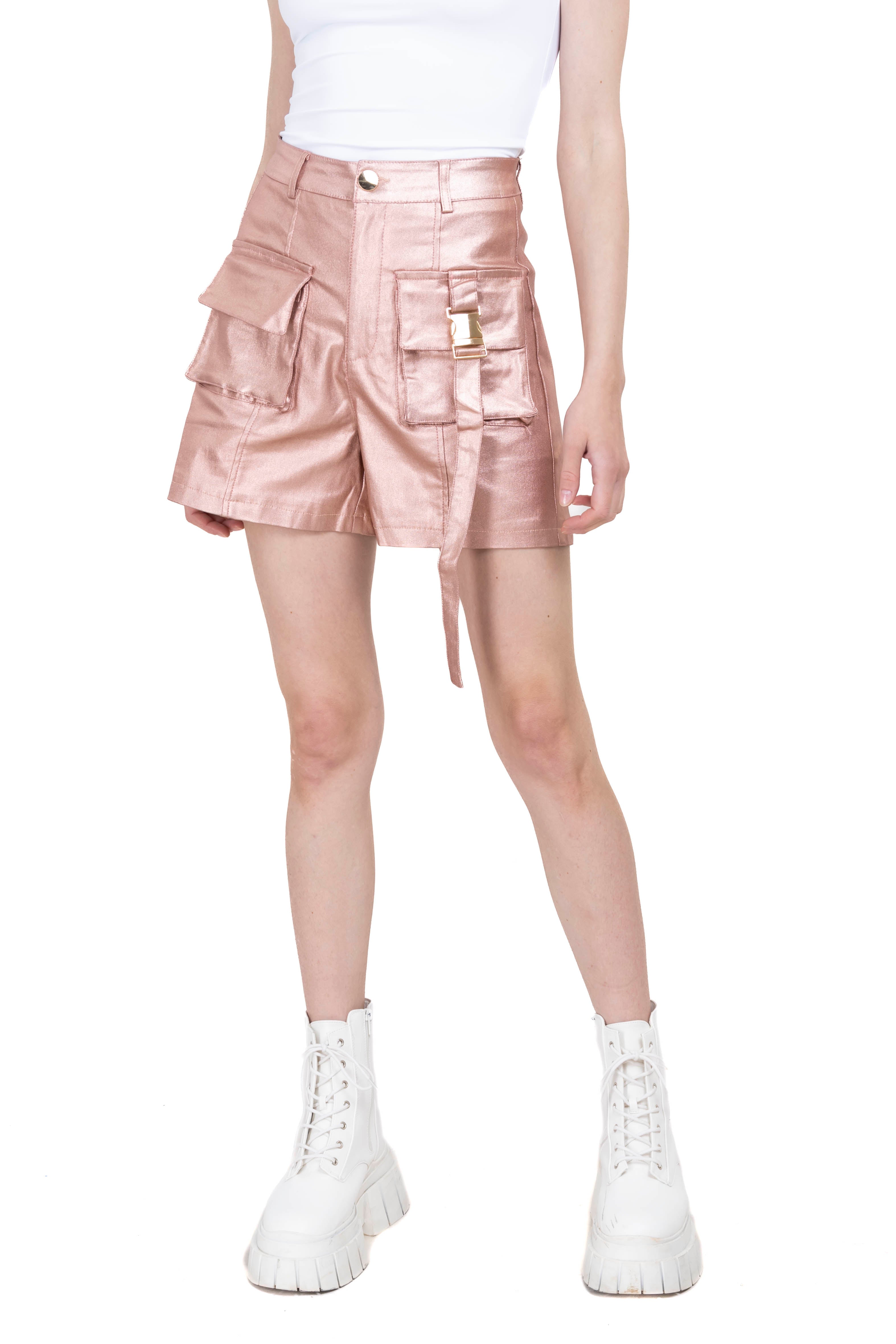 Short efecto piel metálico cargo ORO ROSA