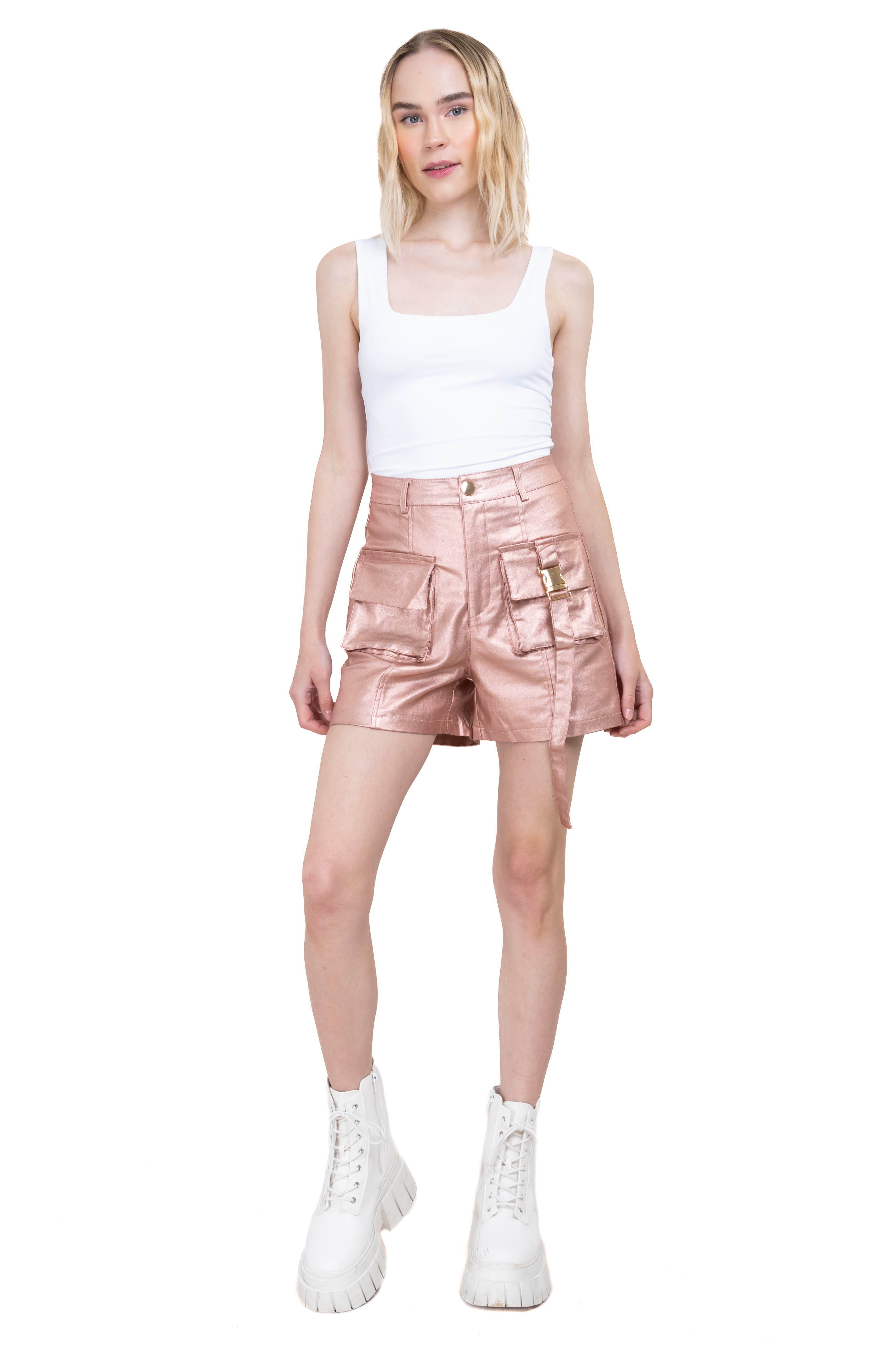 Short efecto piel metálico cargo ORO ROSA