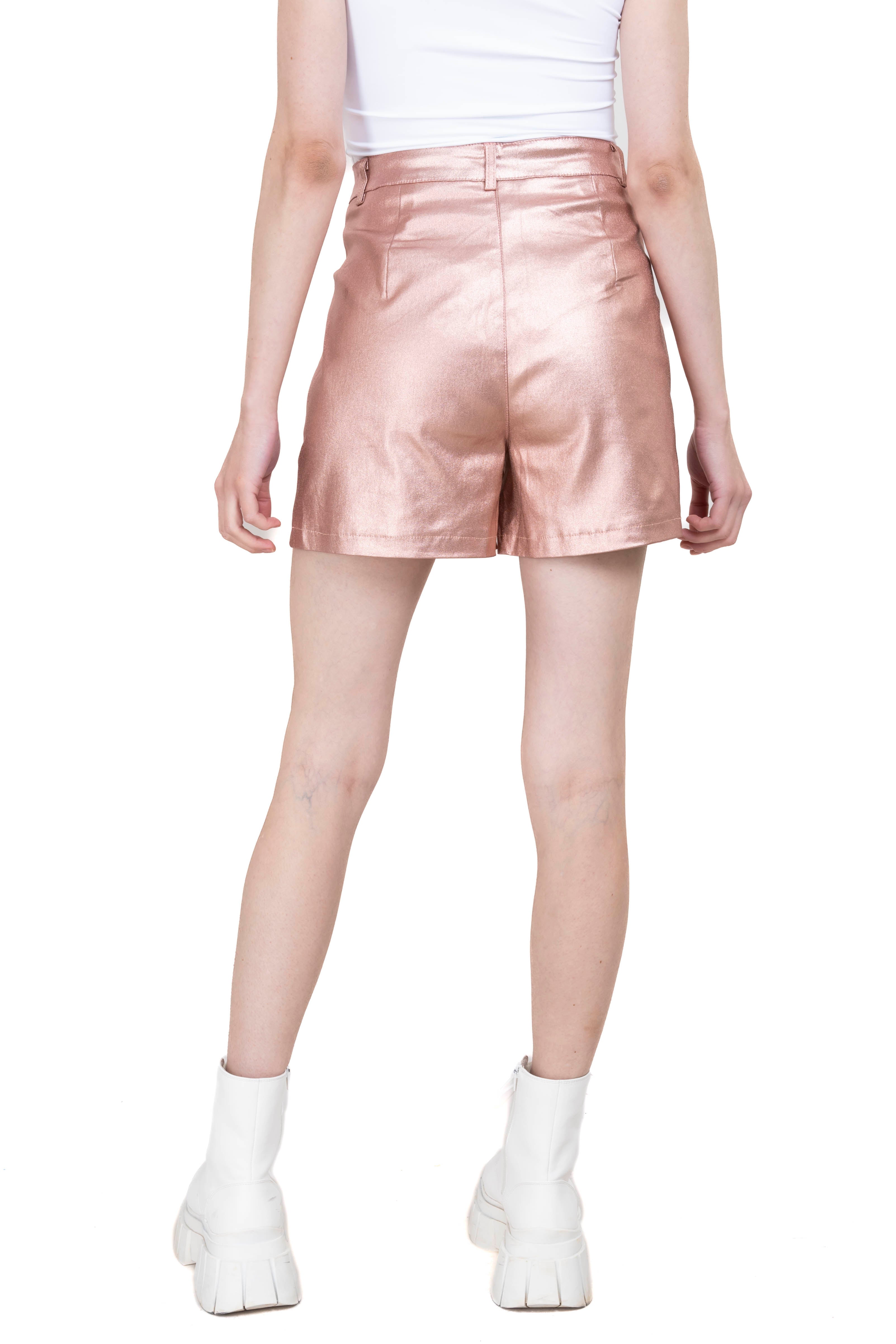 Short efecto piel metálico cargo ORO ROSA