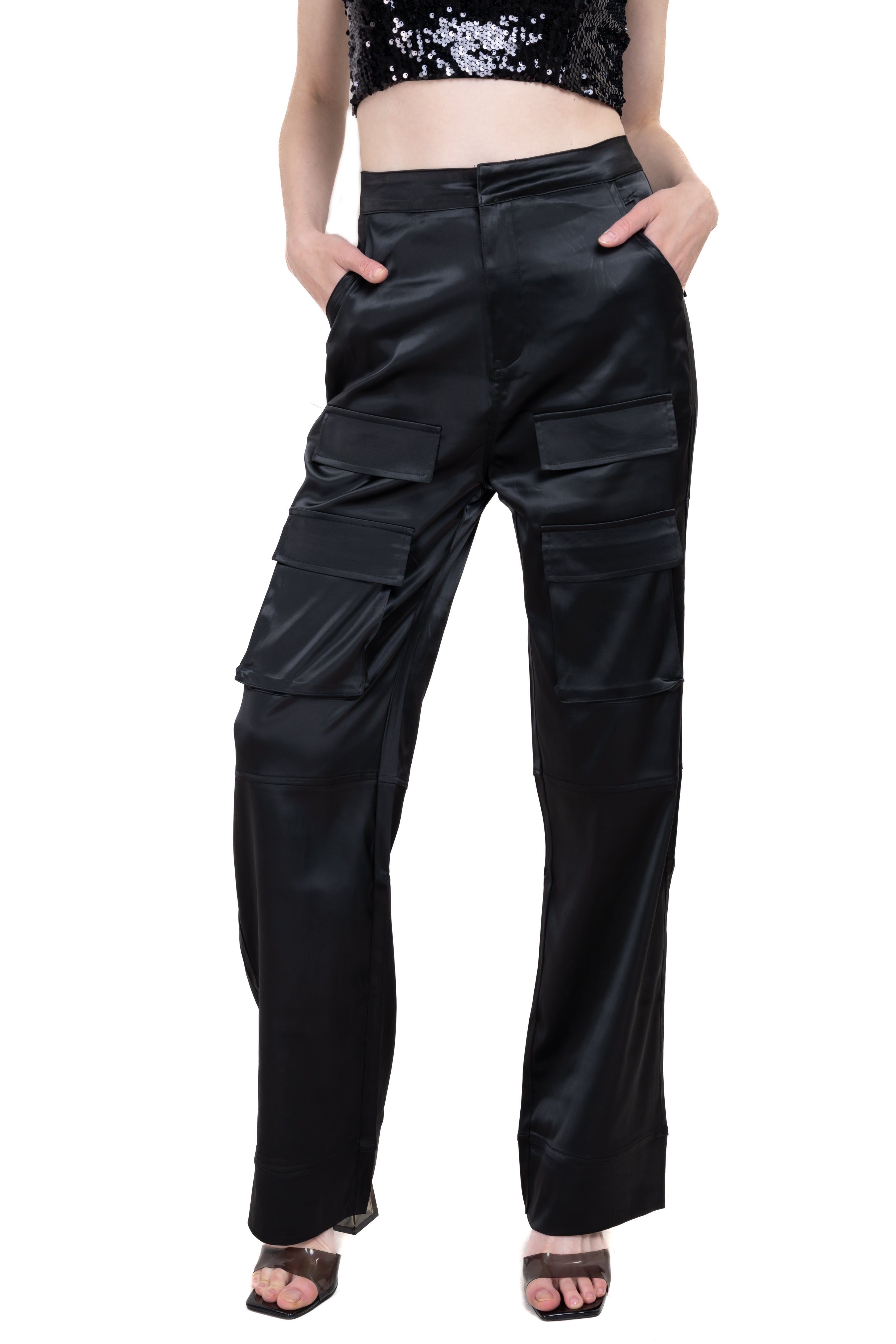 Pantalón recto cargo satinado NEGRO