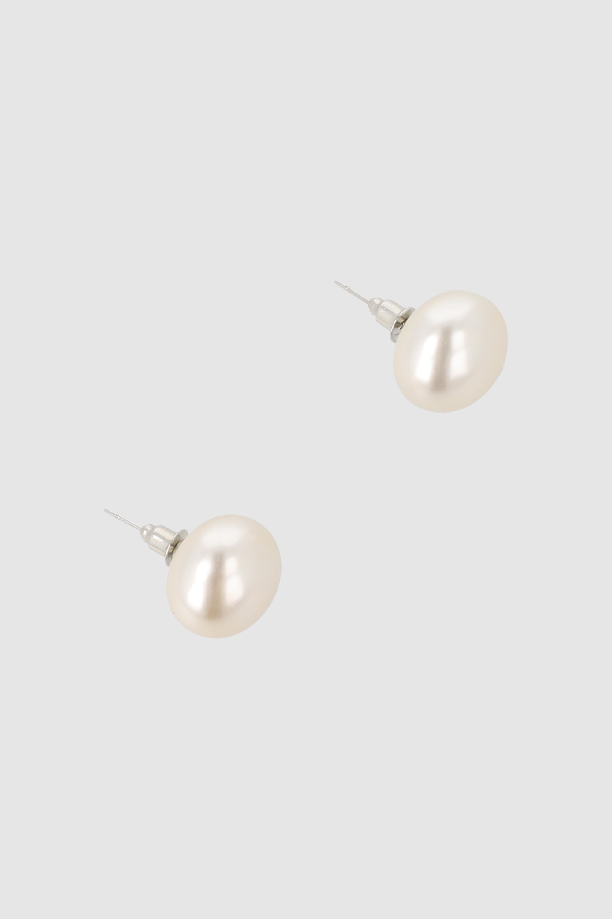 Aretes studs perla HUESO