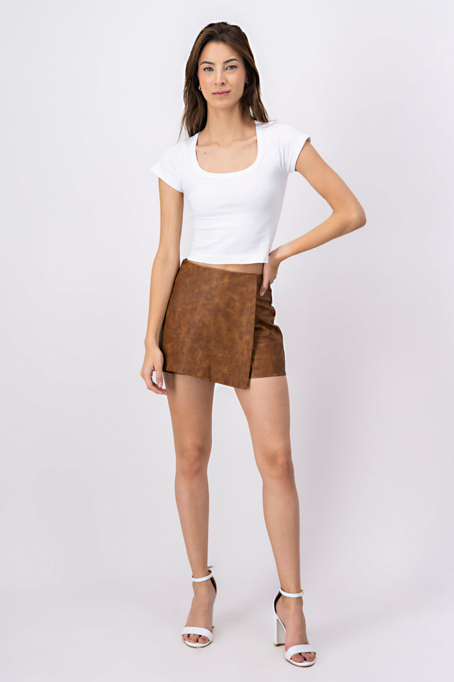 Falda short efecto piel deslavado