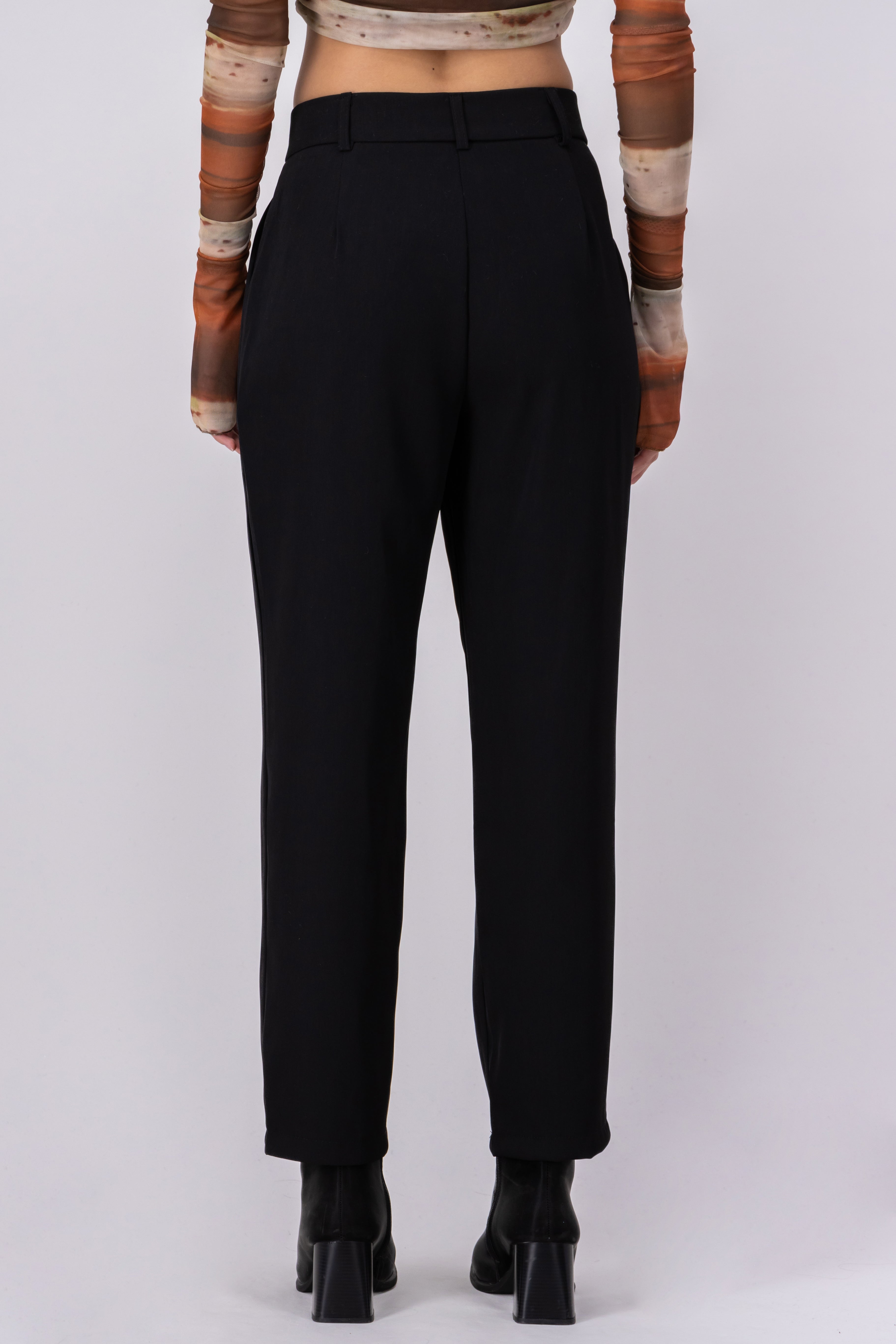 Pantalon fluido pinzas NEGRO