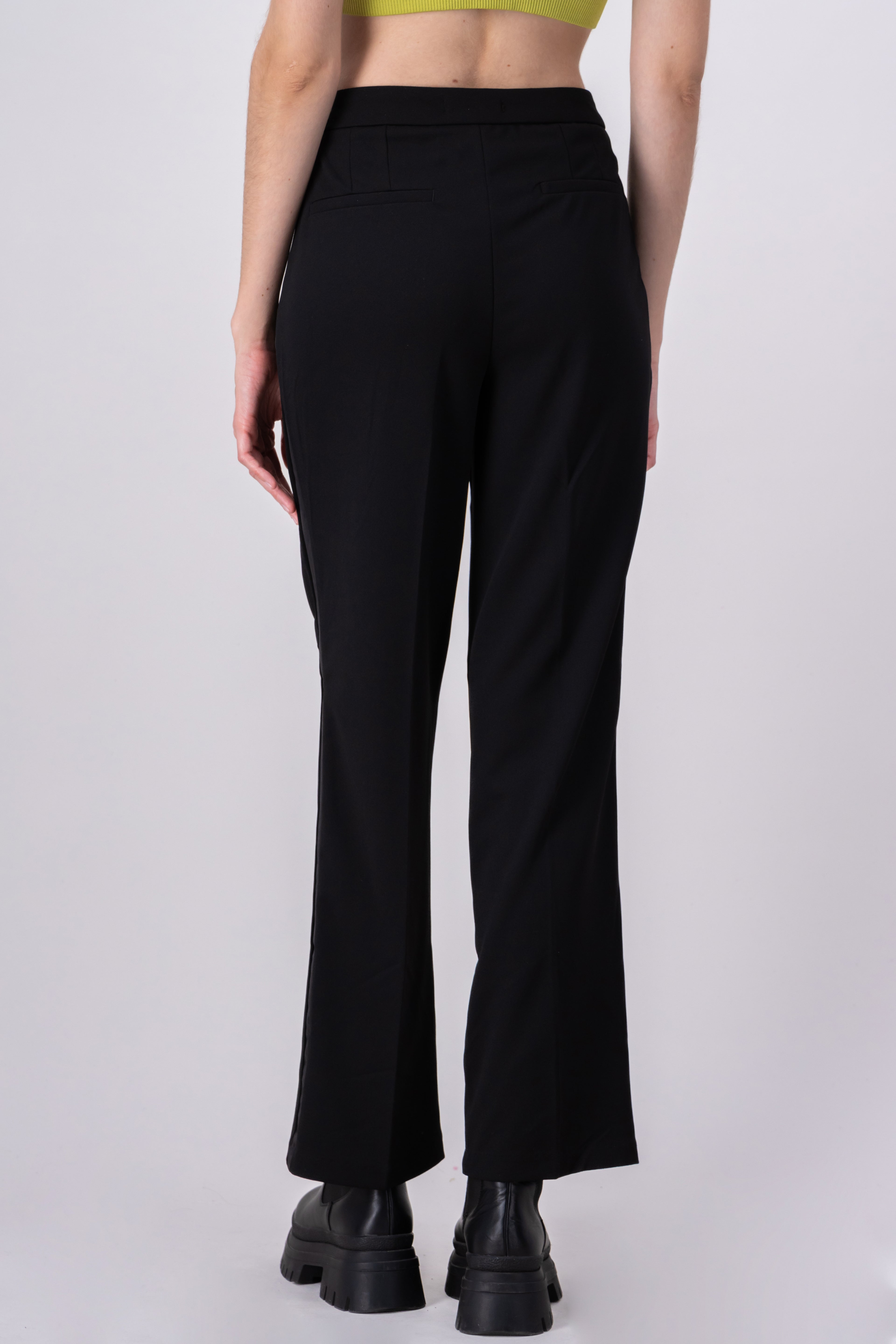 Pantalón recto cintura media NEGRO