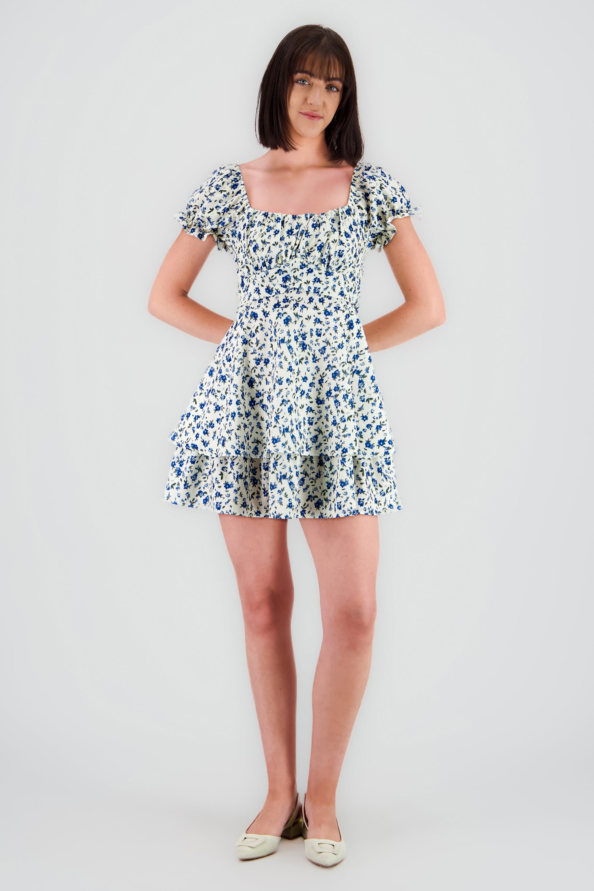 Vestido mini escote cuadrado flores